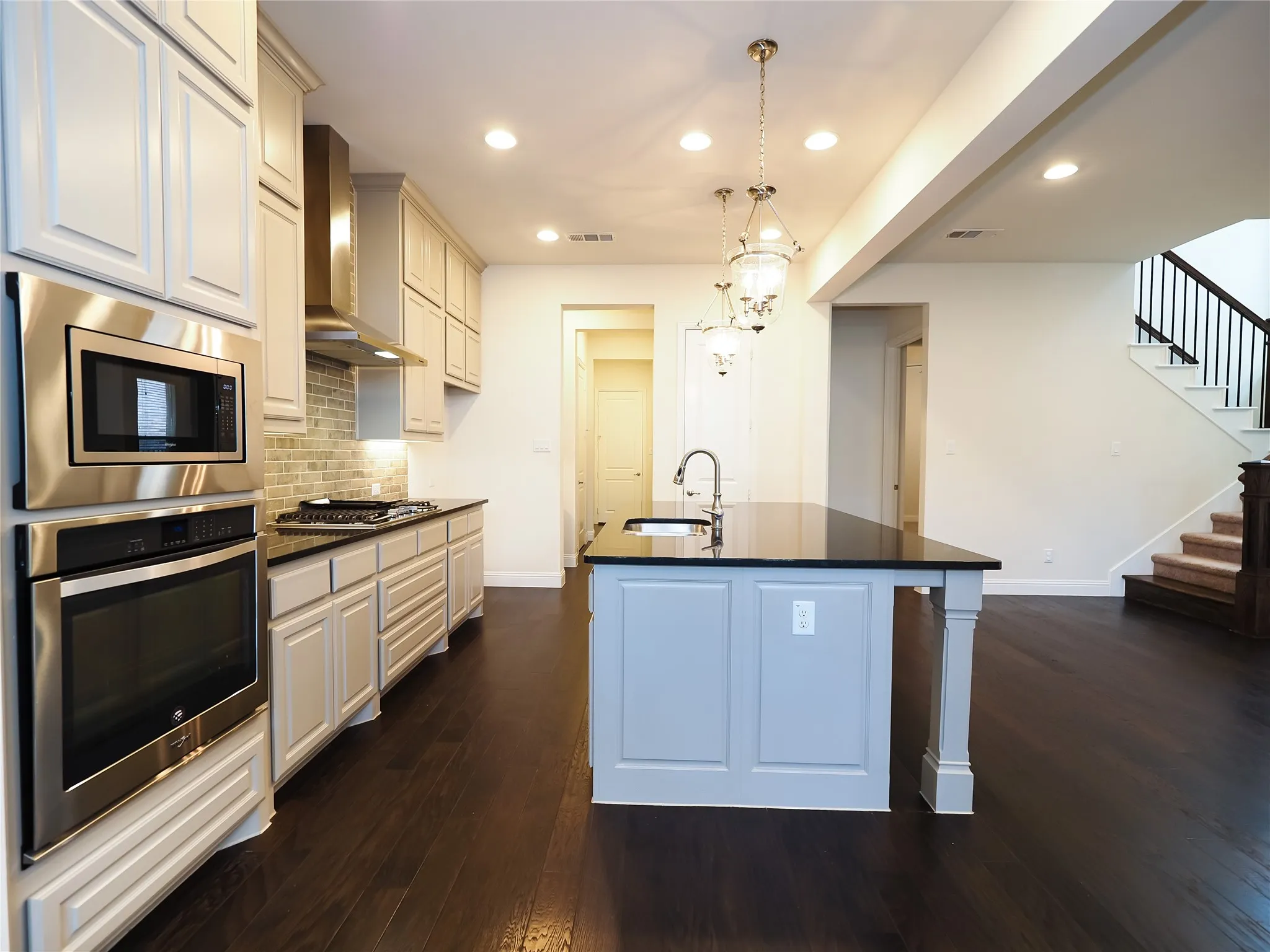 Single Family Residence For Rent in Collin County , 6900 Royal Liverpool Drive, Mc Kinney, Texas 75070, 3 Bedroom, 4 Bathroom, 2 Garage spaces, 2,471 Sqft, built in 2017, mls#21349662, Real Estate Agent in Mc Kinney, Homes For Rent in Collin county, Homes For Rent in Mc Kinney, Realtor in Mc Kinney Texas, Real Estate Brokerage Independent Realty Texas, Luminita Cordes Realtor