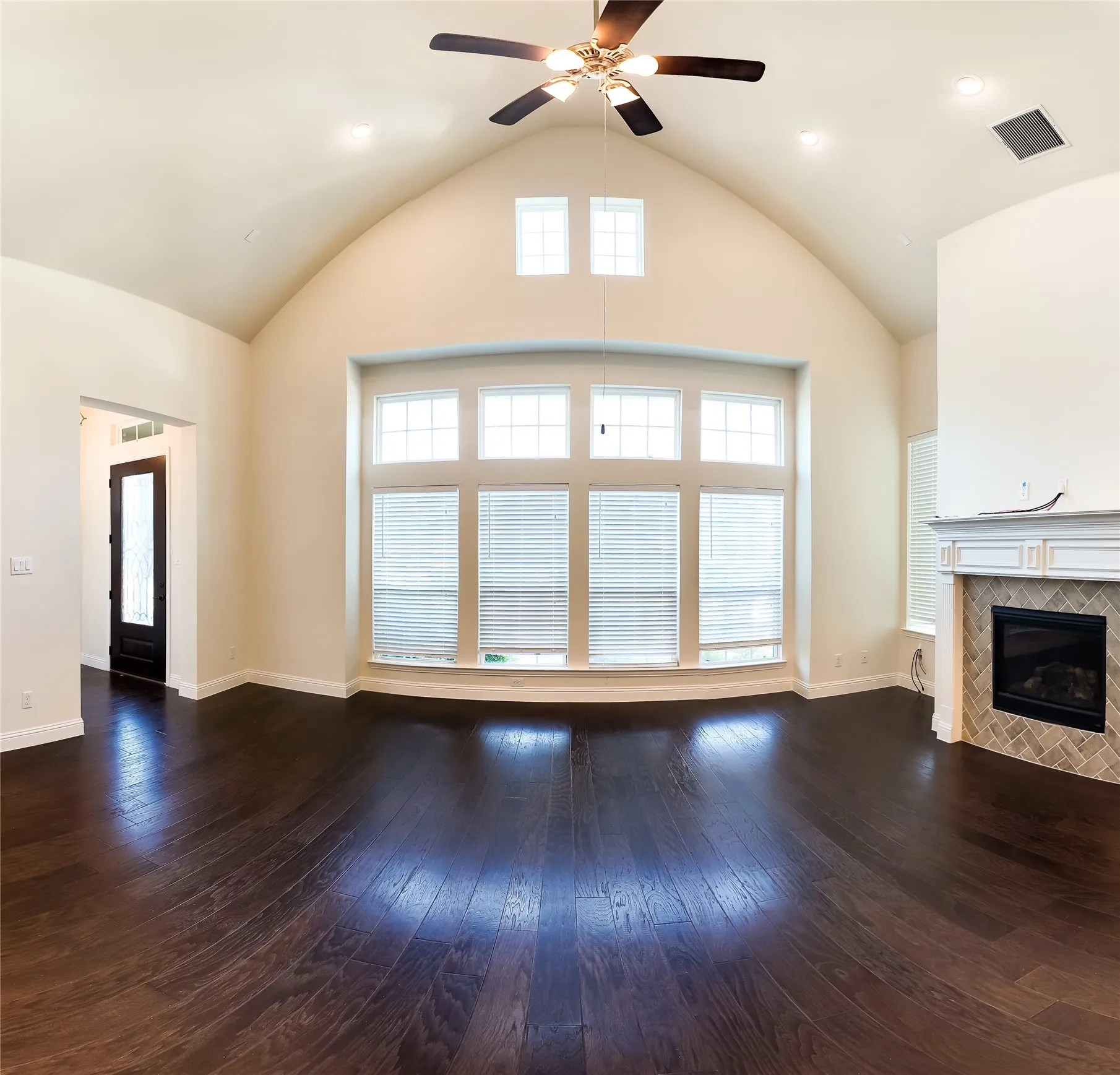 Single Family Residence For Rent in Collin County , 6900 Royal Liverpool Drive, Mc Kinney, Texas 75070, 3 Bedroom, 4 Bathroom, 2 Garage spaces, 2,471 Sqft, built in 2017, mls#21349662, Real Estate Agent in Mc Kinney, Homes For Rent in Collin county, Homes For Rent in Mc Kinney, Realtor in Mc Kinney Texas, Real Estate Brokerage Independent Realty Texas, Luminita Cordes Realtor