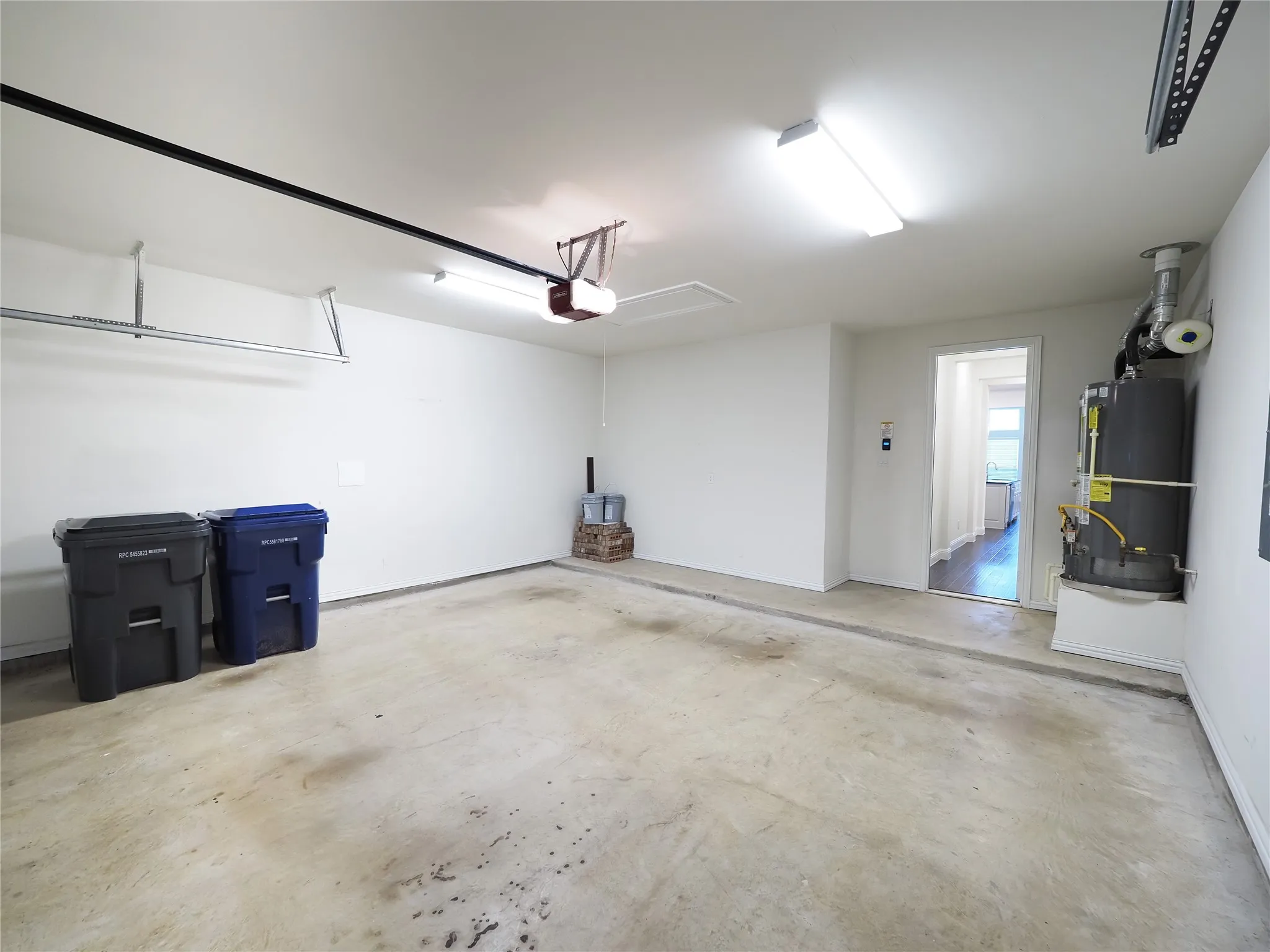 Single Family Residence For Rent in Collin County , 6900 Royal Liverpool Drive, Mc Kinney, Texas 75070, 3 Bedroom, 4 Bathroom, 2 Garage spaces, 2,471 Sqft, built in 2017, mls#21349662, Real Estate Agent in Mc Kinney, Homes For Rent in Collin county, Homes For Rent in Mc Kinney, Realtor in Mc Kinney Texas, Real Estate Brokerage Independent Realty Texas, Luminita Cordes Realtor