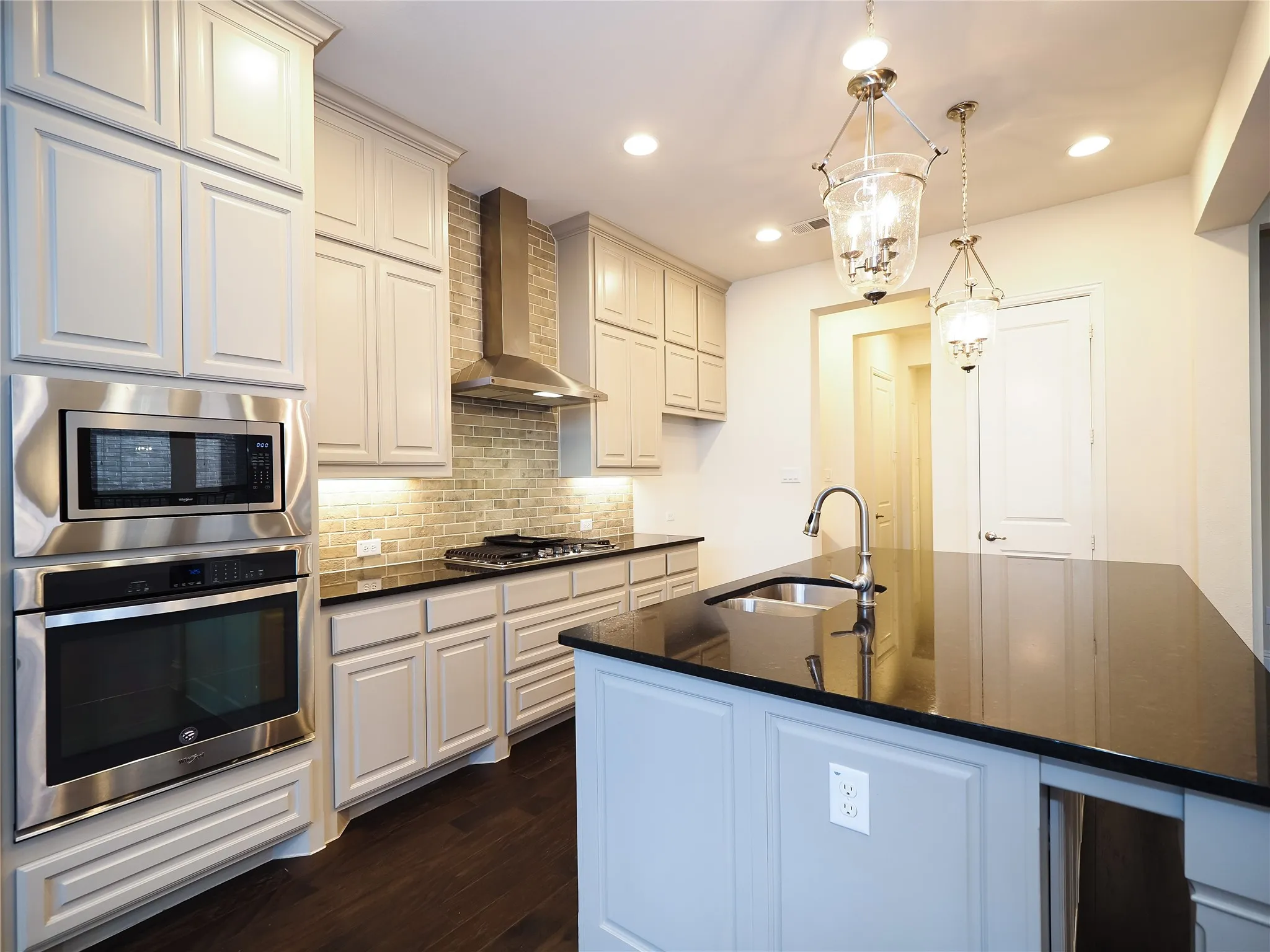 Single Family Residence For Rent in Collin County , 6900 Royal Liverpool Drive, Mc Kinney, Texas 75070, 3 Bedroom, 4 Bathroom, 2 Garage spaces, 2,471 Sqft, built in 2017, mls#21349662, Real Estate Agent in Mc Kinney, Homes For Rent in Collin county, Homes For Rent in Mc Kinney, Realtor in Mc Kinney Texas, Real Estate Brokerage Independent Realty Texas, Luminita Cordes Realtor