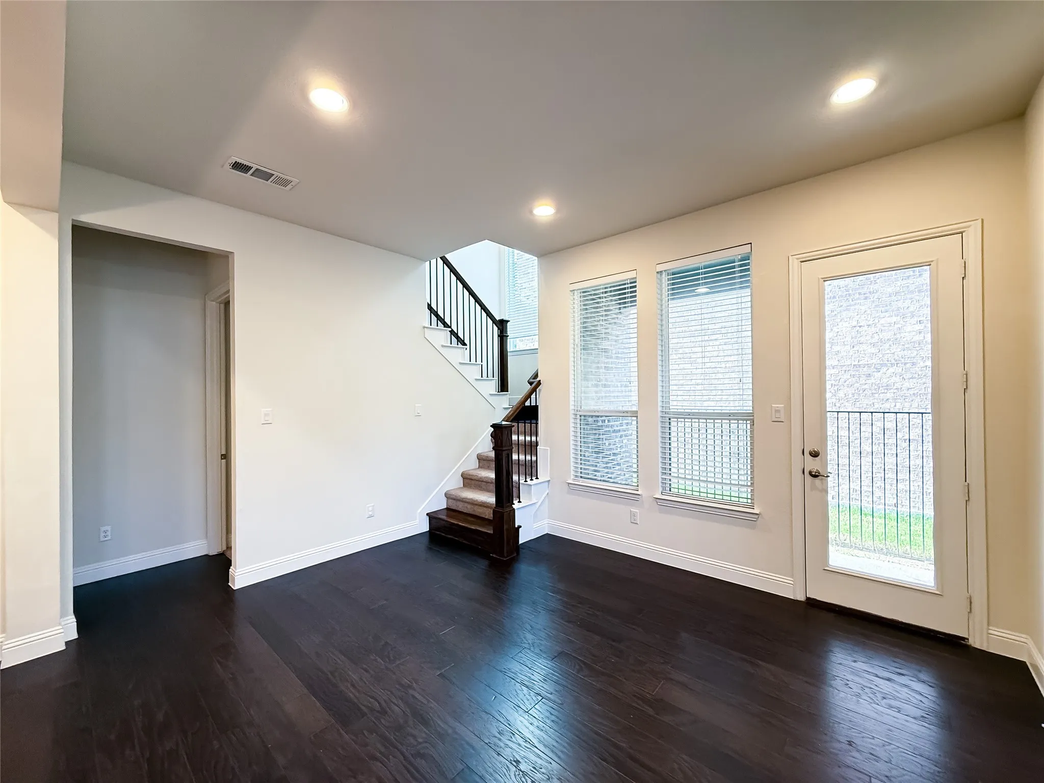 Single Family Residence For Rent in Collin County , 6900 Royal Liverpool Drive, Mc Kinney, Texas 75070, 3 Bedroom, 4 Bathroom, 2 Garage spaces, 2,471 Sqft, built in 2017, mls#21349662, Real Estate Agent in Mc Kinney, Homes For Rent in Collin county, Homes For Rent in Mc Kinney, Realtor in Mc Kinney Texas, Real Estate Brokerage Independent Realty Texas, Luminita Cordes Realtor