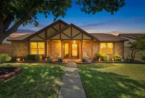 Single Family Residence For Sale in Dallas County , 1500 Laredo Lane, Mesquite, Texas 75150, 3 Bedroom, 2 Bathroom, 2 Garage spaces, 1,436 Sqft, built in 1983, mls#21349665, Real Estate Agent in Mesquite, Homes For Sale in Dallas county, Homes For Sale in Mesquite, Realtor in Mesquite Texas, Real Estate Brokerage Independent Realty Texas, Luminita Cordes Realtor