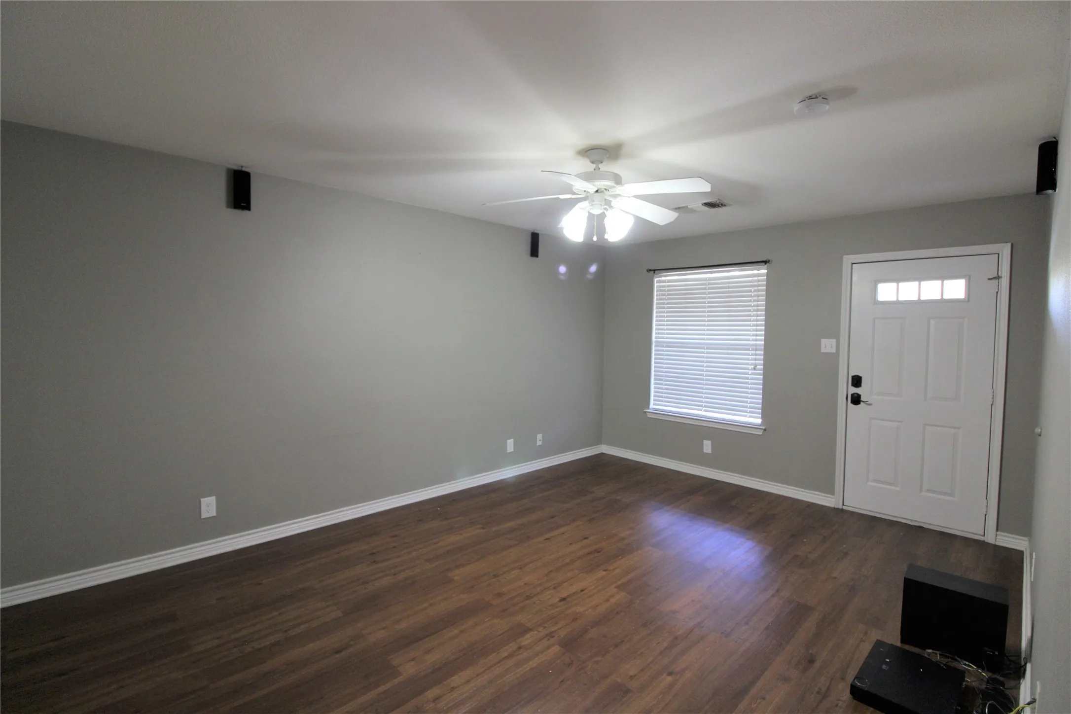 Single Family Residence For Rent in Grayson County , 105 Church Street, Whitesboro, Texas 76273, 3 Bedroom, 2 Bathroom, Garage spaces, 1,147 Sqft, built in 2002, mls#21348801, Real Estate Agent in Whitesboro, Homes For Rent in Grayson county, Homes For Rent in Whitesboro, Realtor in Whitesboro Texas, Real Estate Brokerage Independent Realty Texas, Luminita Cordes Realtor