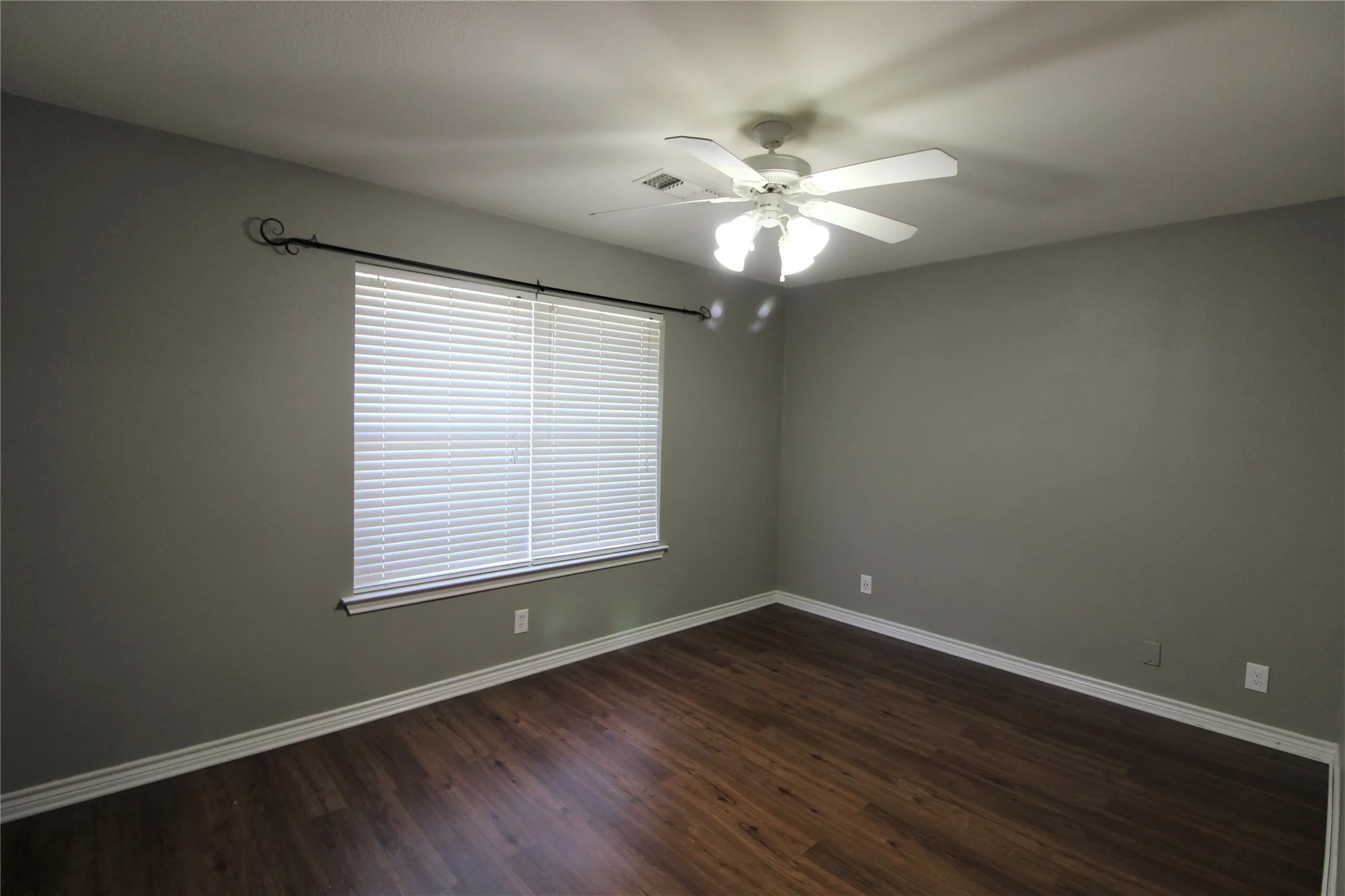 Single Family Residence For Rent in Grayson County , 105 Church Street, Whitesboro, Texas 76273, 3 Bedroom, 2 Bathroom, Garage spaces, 1,147 Sqft, built in 2002, mls#21348801, Real Estate Agent in Whitesboro, Homes For Rent in Grayson county, Homes For Rent in Whitesboro, Realtor in Whitesboro Texas, Real Estate Brokerage Independent Realty Texas, Luminita Cordes Realtor