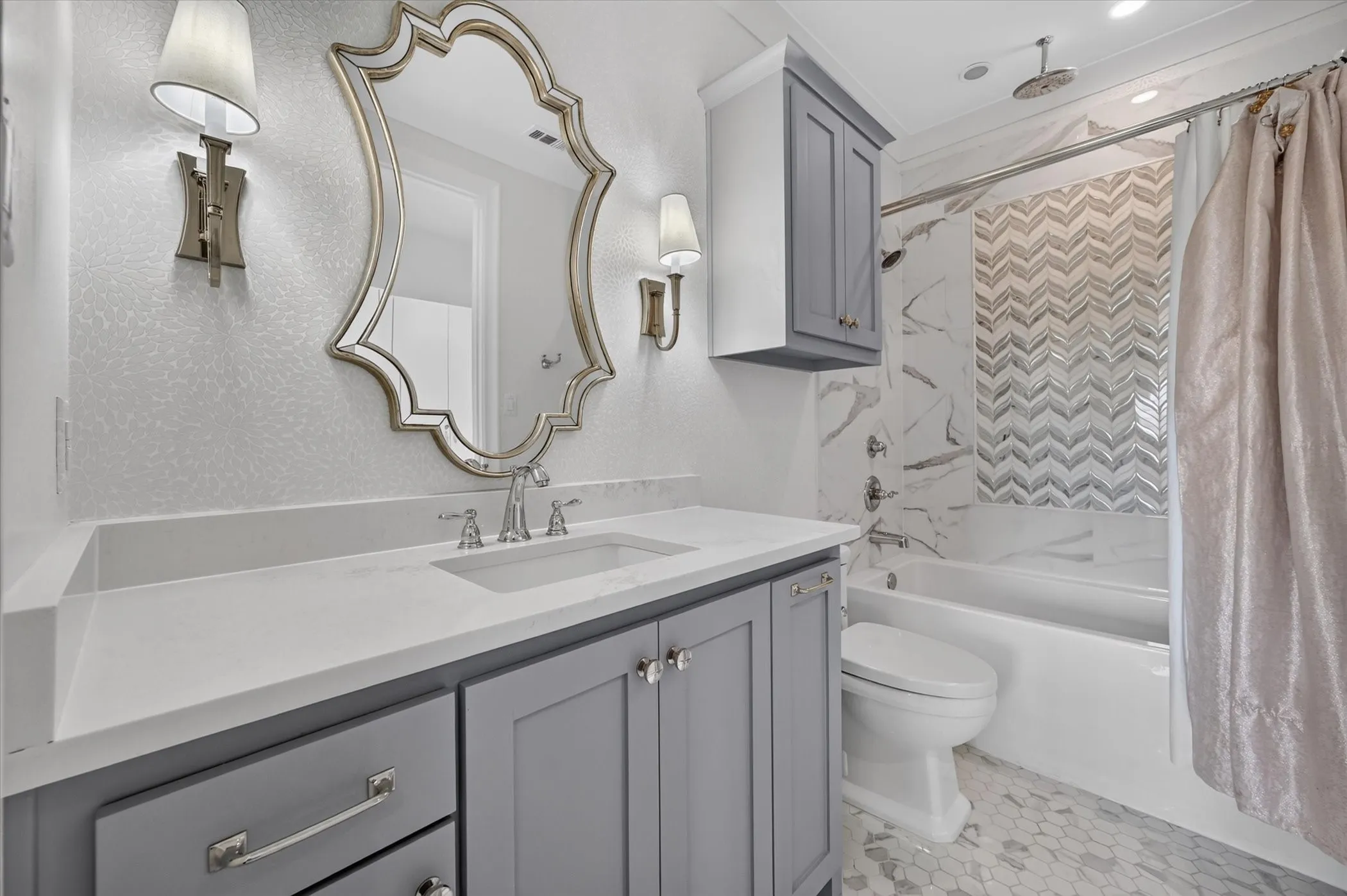 Single Family Residence For Sale in Tarrant County , 1827 Seville Cove, Westlake, Texas 76262, 4 Bedroom, 6 Bathroom, 4 Garage spaces, 6,569 Sqft, built in 2017, mls#21344166, Real Estate Agent in Westlake, Homes For Sale in Tarrant county, Homes For Sale in Westlake, Realtor in Westlake Texas, Real Estate Brokerage Independent Realty Texas, Luminita Cordes Realtor