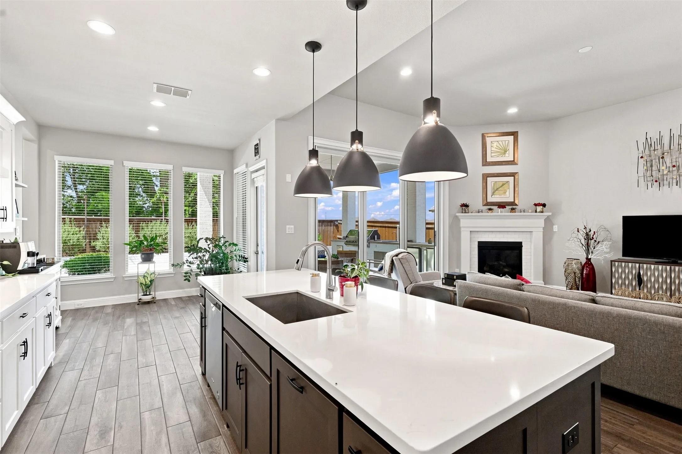 Single Family Residence For Sale in Collin County , 2505 Oxford Street, Melissa, Texas 75454, 4 Bedroom, 4 Bathroom, 3 Garage spaces, 3,004 Sqft, built in 2020, mls#21348251, Real Estate Agent in Melissa, Homes For Sale in Collin county, Homes For Sale in Melissa, Realtor in Melissa Texas, Real Estate Brokerage Independent Realty Texas, Luminita Cordes Realtor