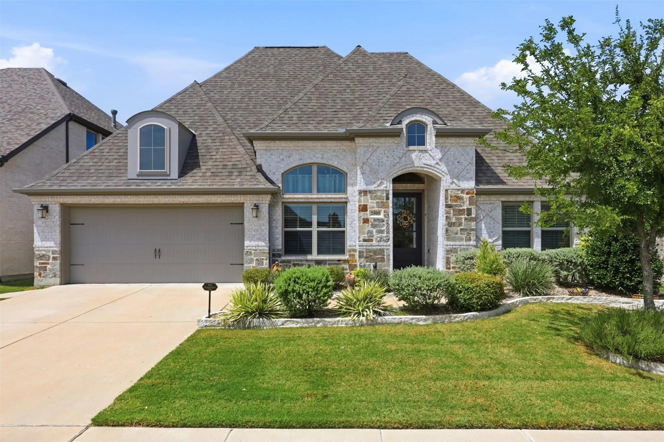 Single Family Residence For Sale in Collin County , 2505 Oxford Street, Melissa, Texas 75454, 4 Bedroom, 4 Bathroom, 3 Garage spaces, 3,004 Sqft, built in 2020, mls#21348251, Real Estate Agent in Melissa, Homes For Sale in Collin county, Homes For Sale in Melissa, Realtor in Melissa Texas, Real Estate Brokerage Independent Realty Texas, Luminita Cordes Realtor