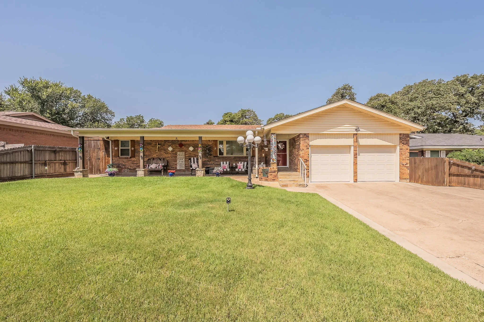 Single Family Residence For Sale in Tarrant County , 1045 Valentine Street, Hurst, Texas 76053, 4 Bedroom, 3 Bathroom, 2 Garage spaces, 2,069 Sqft, built in 1957, Price $390,000, mls#21346999, Real Estate Agent in Hurst, Homes For Sale in Tarrant county, Homes For Sale in Hurst, Realtor in Hurst Texas, Real Estate Brokerage Independent Realty Texas, Luminita Cordes Realtor
