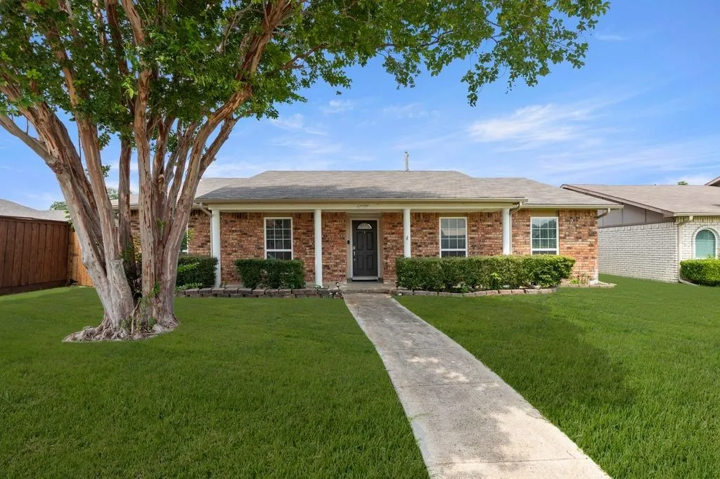 Single Family Residence For Sale in Denton County , 6005 Blair Oaks Drive, The Colony, Texas 75056, 3 Bedroom, 2 Bathroom, 2 Garage spaces, 1,934 Sqft, built in 1976, mls#21349687, Real Estate Agent in The Colony, Homes For Sale in Denton county, Homes For Sale in The Colony, Realtor in The Colony Texas, Real Estate Brokerage Independent Realty Texas, Luminita Cordes Realtor