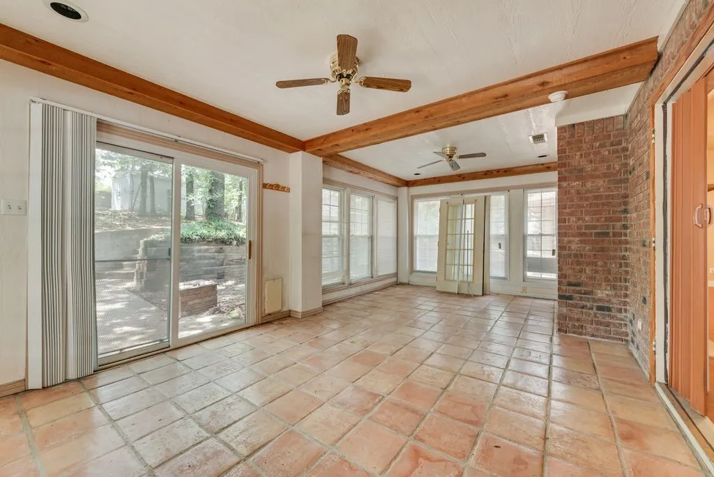 Single Family Residence For Sale in Tarrant County , 1022 Oak Tree Drive, Fort Worth, Texas 76140, 3 Bedroom, 4 Bathroom, 2 Garage spaces, 2,691 Sqft, built in 1991, mls#21348740, Real Estate Agent in Fort Worth, Homes For Sale in Tarrant county, Homes For Sale in Fort Worth, Realtor in Fort Worth Texas, Real Estate Brokerage Independent Realty Texas, Luminita Cordes Realtor