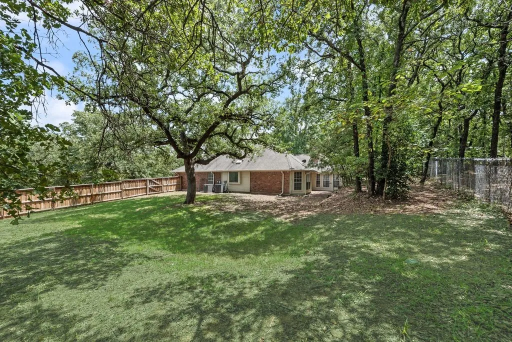 Single Family Residence For Sale in Tarrant County , 1022 Oak Tree Drive, Fort Worth, Texas 76140, 3 Bedroom, 4 Bathroom, 2 Garage spaces, 2,691 Sqft, built in 1991, mls#21348740, Real Estate Agent in Fort Worth, Homes For Sale in Tarrant county, Homes For Sale in Fort Worth, Realtor in Fort Worth Texas, Real Estate Brokerage Independent Realty Texas, Luminita Cordes Realtor