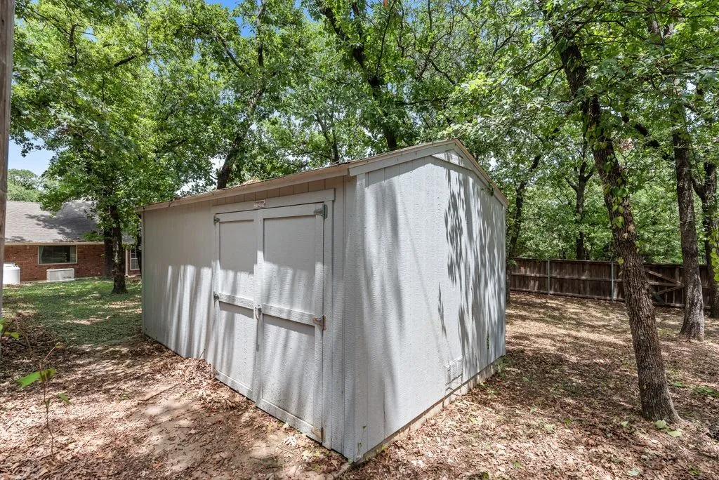 Single Family Residence For Sale in Tarrant County , 1022 Oak Tree Drive, Fort Worth, Texas 76140, 3 Bedroom, 4 Bathroom, 2 Garage spaces, 2,691 Sqft, built in 1991, mls#21348740, Real Estate Agent in Fort Worth, Homes For Sale in Tarrant county, Homes For Sale in Fort Worth, Realtor in Fort Worth Texas, Real Estate Brokerage Independent Realty Texas, Luminita Cordes Realtor