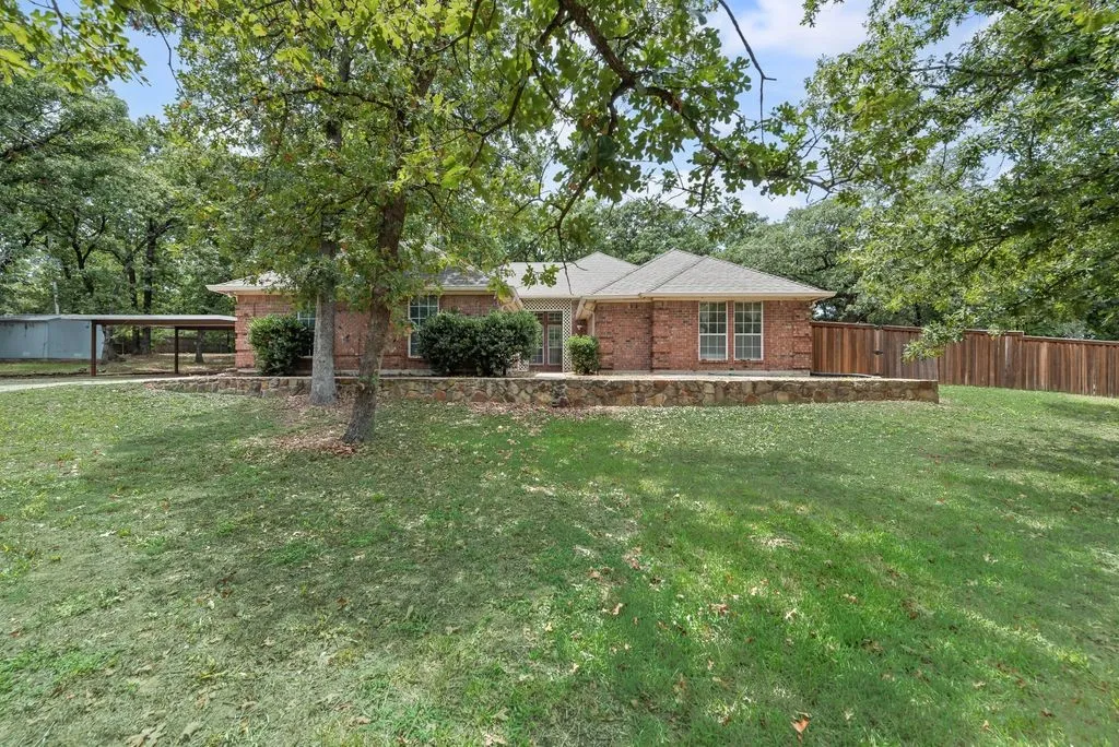 Single Family Residence For Sale in Tarrant County , 1022 Oak Tree Drive, Fort Worth, Texas 76140, 3 Bedroom, 4 Bathroom, 2 Garage spaces, 2,691 Sqft, built in 1991, mls#21348740, Real Estate Agent in Fort Worth, Homes For Sale in Tarrant county, Homes For Sale in Fort Worth, Realtor in Fort Worth Texas, Real Estate Brokerage Independent Realty Texas, Luminita Cordes Realtor
