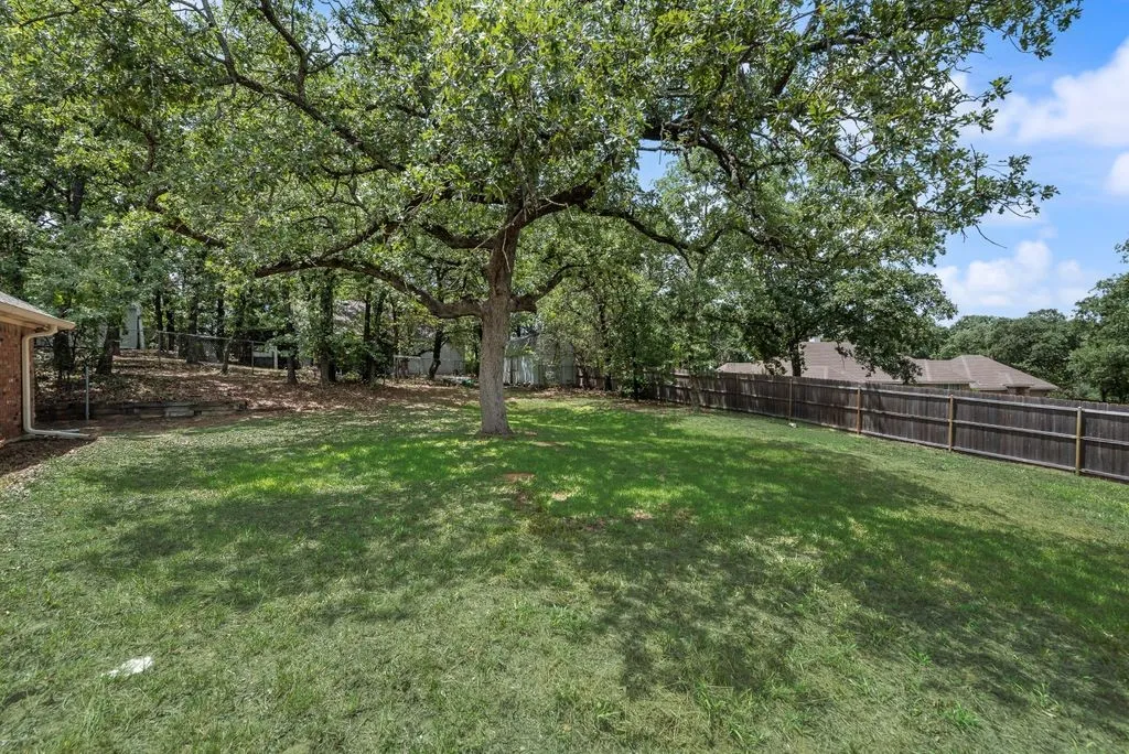 Single Family Residence For Sale in Tarrant County , 1022 Oak Tree Drive, Fort Worth, Texas 76140, 3 Bedroom, 4 Bathroom, 2 Garage spaces, 2,691 Sqft, built in 1991, mls#21348740, Real Estate Agent in Fort Worth, Homes For Sale in Tarrant county, Homes For Sale in Fort Worth, Realtor in Fort Worth Texas, Real Estate Brokerage Independent Realty Texas, Luminita Cordes Realtor