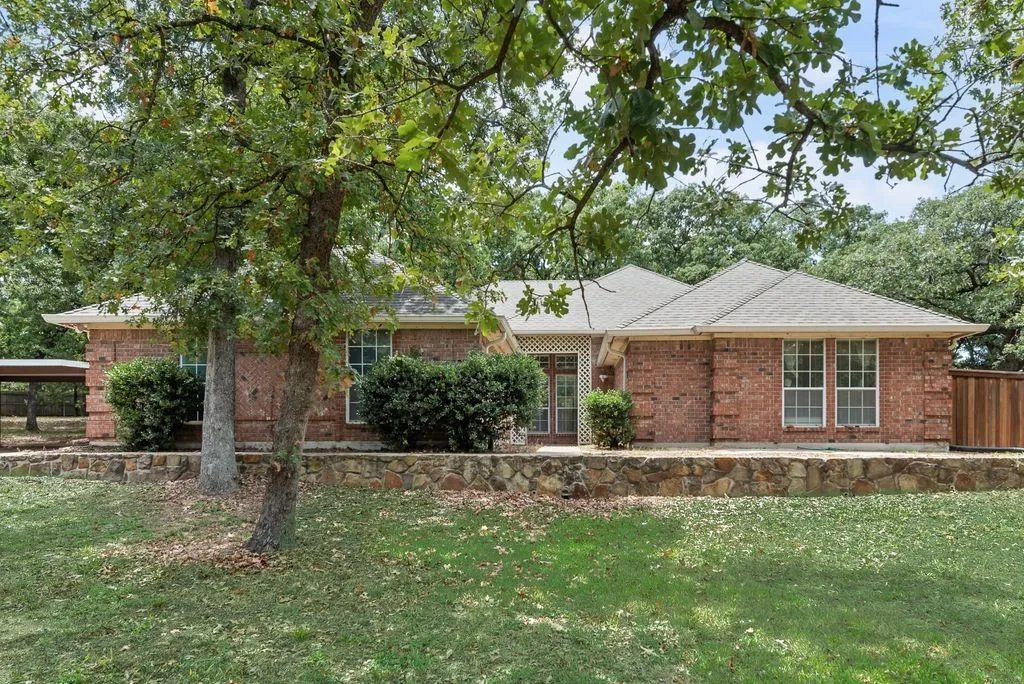 Single Family Residence For Sale in Tarrant County , 1022 Oak Tree Drive, Fort Worth, Texas 76140, 3 Bedroom, 4 Bathroom, 2 Garage spaces, 2,691 Sqft, built in 1991, mls#21348740, Real Estate Agent in Fort Worth, Homes For Sale in Tarrant county, Homes For Sale in Fort Worth, Realtor in Fort Worth Texas, Real Estate Brokerage Independent Realty Texas, Luminita Cordes Realtor