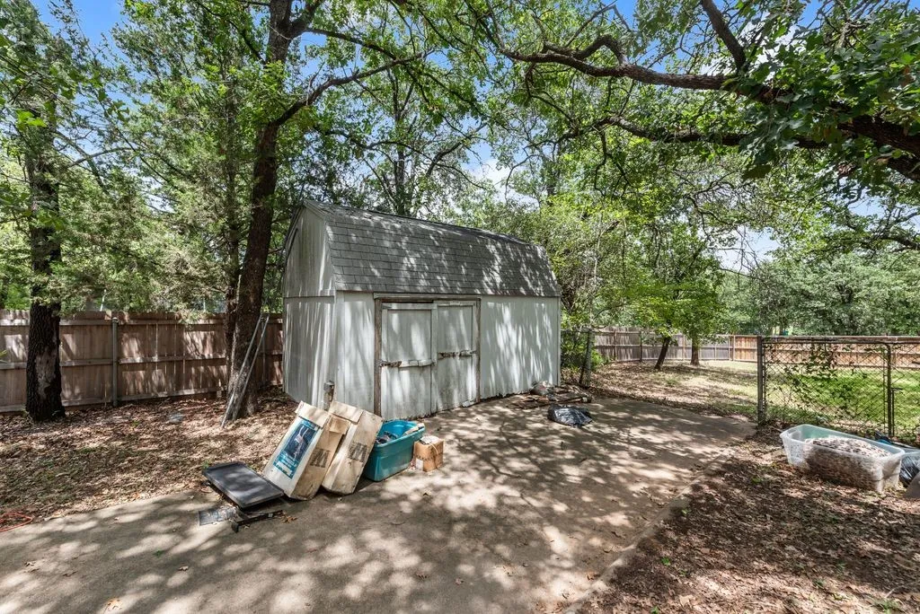 Single Family Residence For Sale in Tarrant County , 1022 Oak Tree Drive, Fort Worth, Texas 76140, 3 Bedroom, 4 Bathroom, 2 Garage spaces, 2,691 Sqft, built in 1991, mls#21348740, Real Estate Agent in Fort Worth, Homes For Sale in Tarrant county, Homes For Sale in Fort Worth, Realtor in Fort Worth Texas, Real Estate Brokerage Independent Realty Texas, Luminita Cordes Realtor