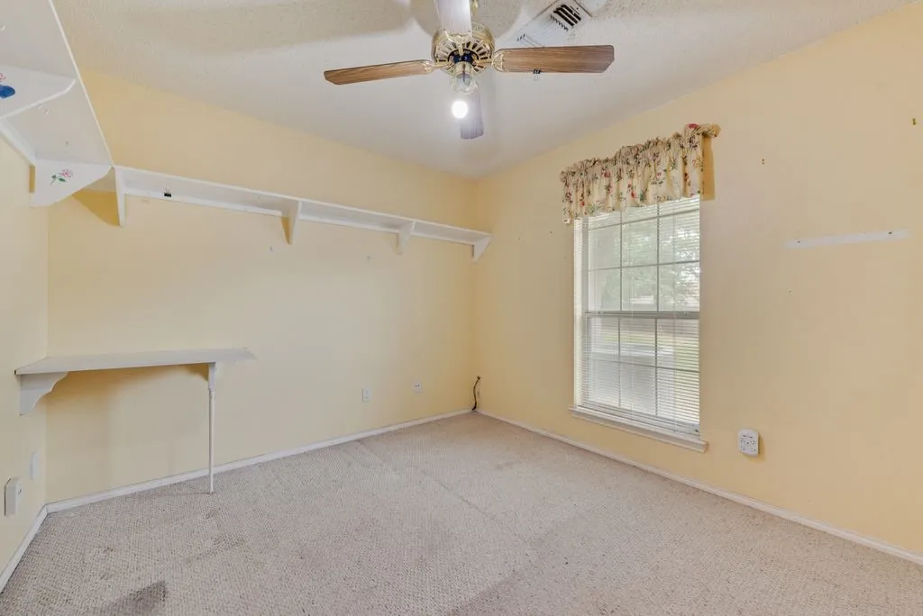 Single Family Residence For Sale in Tarrant County , 1022 Oak Tree Drive, Fort Worth, Texas 76140, 3 Bedroom, 4 Bathroom, 2 Garage spaces, 2,691 Sqft, built in 1991, mls#21348740, Real Estate Agent in Fort Worth, Homes For Sale in Tarrant county, Homes For Sale in Fort Worth, Realtor in Fort Worth Texas, Real Estate Brokerage Independent Realty Texas, Luminita Cordes Realtor