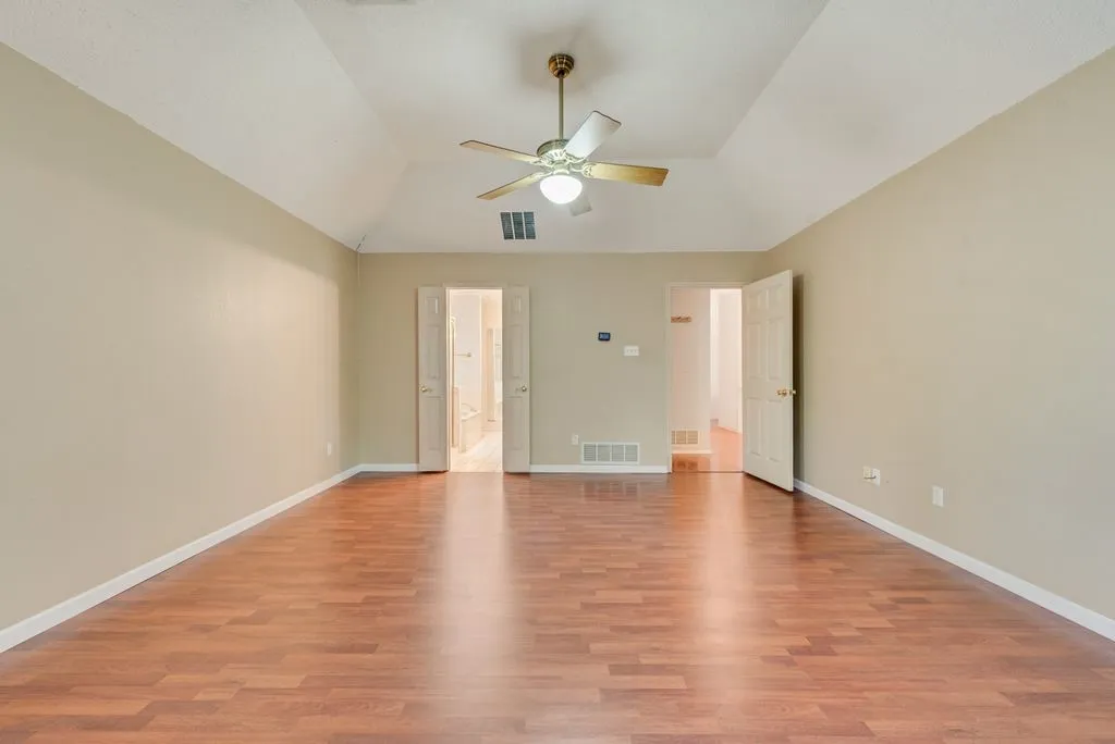 Single Family Residence For Sale in Tarrant County , 1022 Oak Tree Drive, Fort Worth, Texas 76140, 3 Bedroom, 4 Bathroom, 2 Garage spaces, 2,691 Sqft, built in 1991, mls#21348740, Real Estate Agent in Fort Worth, Homes For Sale in Tarrant county, Homes For Sale in Fort Worth, Realtor in Fort Worth Texas, Real Estate Brokerage Independent Realty Texas, Luminita Cordes Realtor