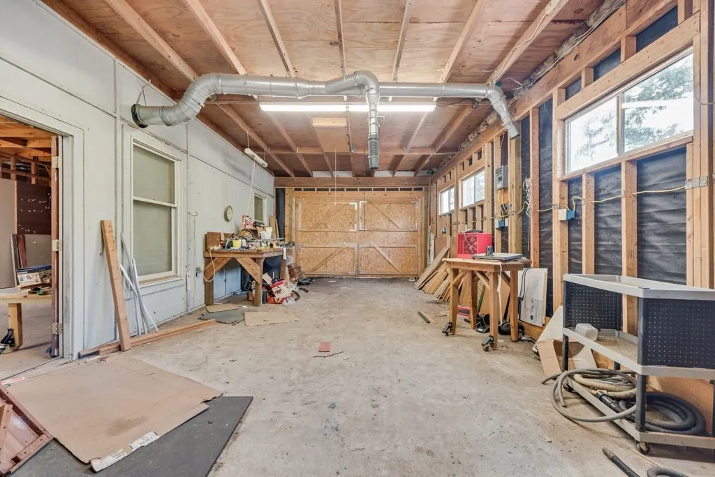 Single Family Residence For Sale in Tarrant County , 1022 Oak Tree Drive, Fort Worth, Texas 76140, 3 Bedroom, 4 Bathroom, 2 Garage spaces, 2,691 Sqft, built in 1991, mls#21348740, Real Estate Agent in Fort Worth, Homes For Sale in Tarrant county, Homes For Sale in Fort Worth, Realtor in Fort Worth Texas, Real Estate Brokerage Independent Realty Texas, Luminita Cordes Realtor