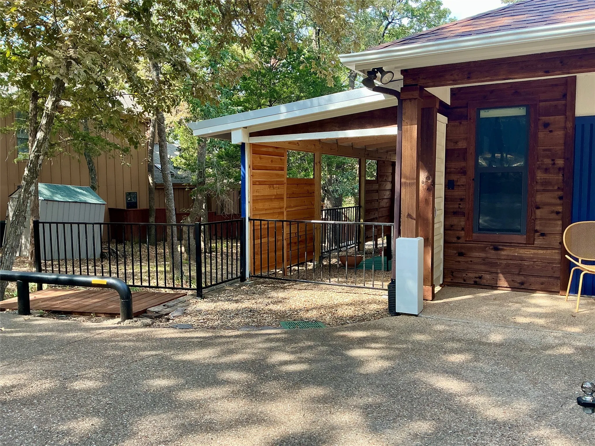 Single Family Residence For Sale in Grayson County , 153 Bridlepath Drive, Pottsboro, Texas 75076, 3 Bedroom, 2 Bathroom, Garage spaces, 1,491 Sqft, built in 2008, mls#21349341, Real Estate Agent in Pottsboro, Homes For Sale in Grayson county, Homes For Sale in Pottsboro, Realtor in Pottsboro Texas, Real Estate Brokerage Independent Realty Texas, Luminita Cordes Realtor