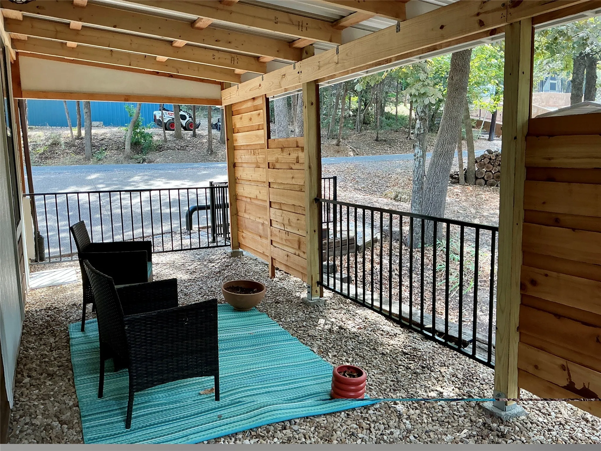 Single Family Residence For Sale in Grayson County , 153 Bridlepath Drive, Pottsboro, Texas 75076, 3 Bedroom, 2 Bathroom, Garage spaces, 1,491 Sqft, built in 2008, mls#21349341, Real Estate Agent in Pottsboro, Homes For Sale in Grayson county, Homes For Sale in Pottsboro, Realtor in Pottsboro Texas, Real Estate Brokerage Independent Realty Texas, Luminita Cordes Realtor