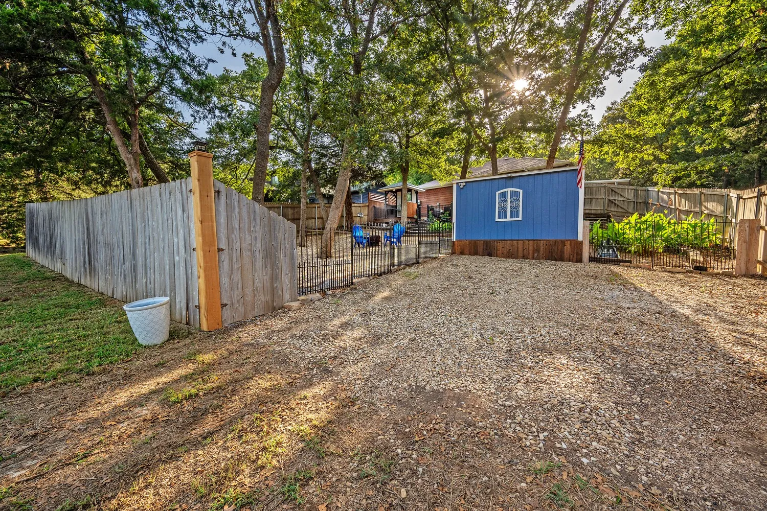 Single Family Residence For Sale in Grayson County , 153 Bridlepath Drive, Pottsboro, Texas 75076, 3 Bedroom, 2 Bathroom, Garage spaces, 1,491 Sqft, built in 2008, mls#21349341, Real Estate Agent in Pottsboro, Homes For Sale in Grayson county, Homes For Sale in Pottsboro, Realtor in Pottsboro Texas, Real Estate Brokerage Independent Realty Texas, Luminita Cordes Realtor