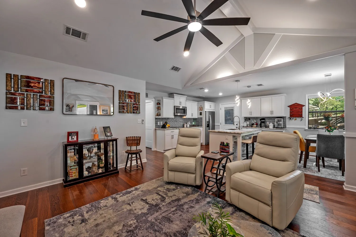 Single Family Residence For Sale in Grayson County , 153 Bridlepath Drive, Pottsboro, Texas 75076, 3 Bedroom, 2 Bathroom, Garage spaces, 1,491 Sqft, built in 2008, mls#21349341, Real Estate Agent in Pottsboro, Homes For Sale in Grayson county, Homes For Sale in Pottsboro, Realtor in Pottsboro Texas, Real Estate Brokerage Independent Realty Texas, Luminita Cordes Realtor