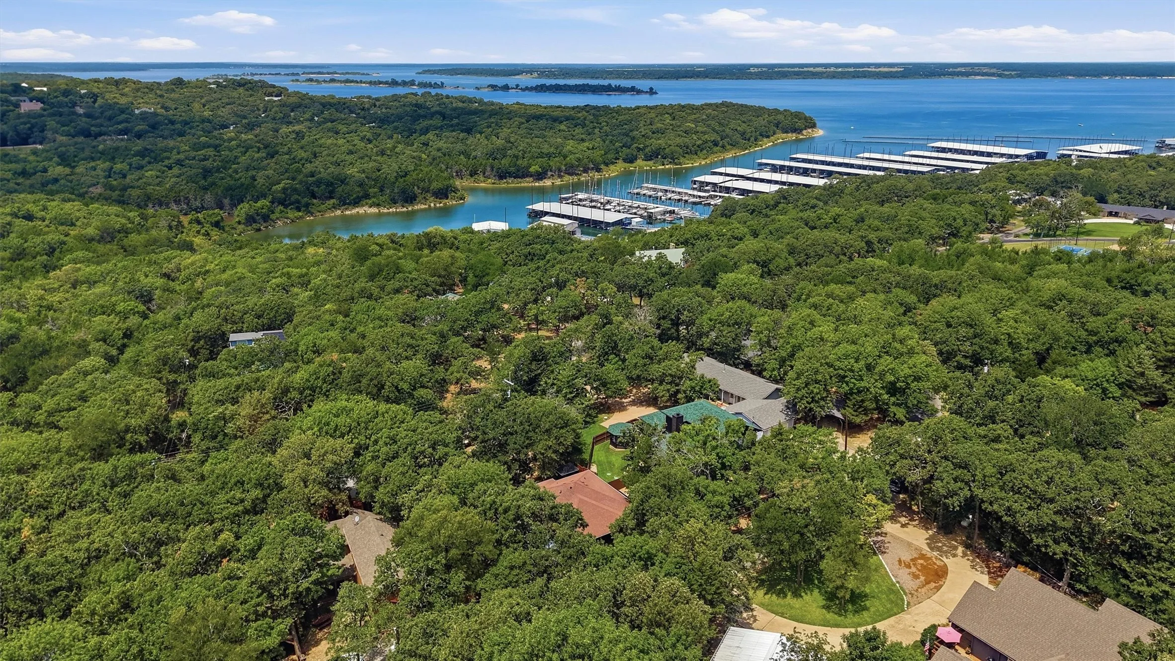 Single Family Residence For Sale in Grayson County , 153 Bridlepath Drive, Pottsboro, Texas 75076, 3 Bedroom, 2 Bathroom, Garage spaces, 1,491 Sqft, built in 2008, mls#21349341, Real Estate Agent in Pottsboro, Homes For Sale in Grayson county, Homes For Sale in Pottsboro, Realtor in Pottsboro Texas, Real Estate Brokerage Independent Realty Texas, Luminita Cordes Realtor