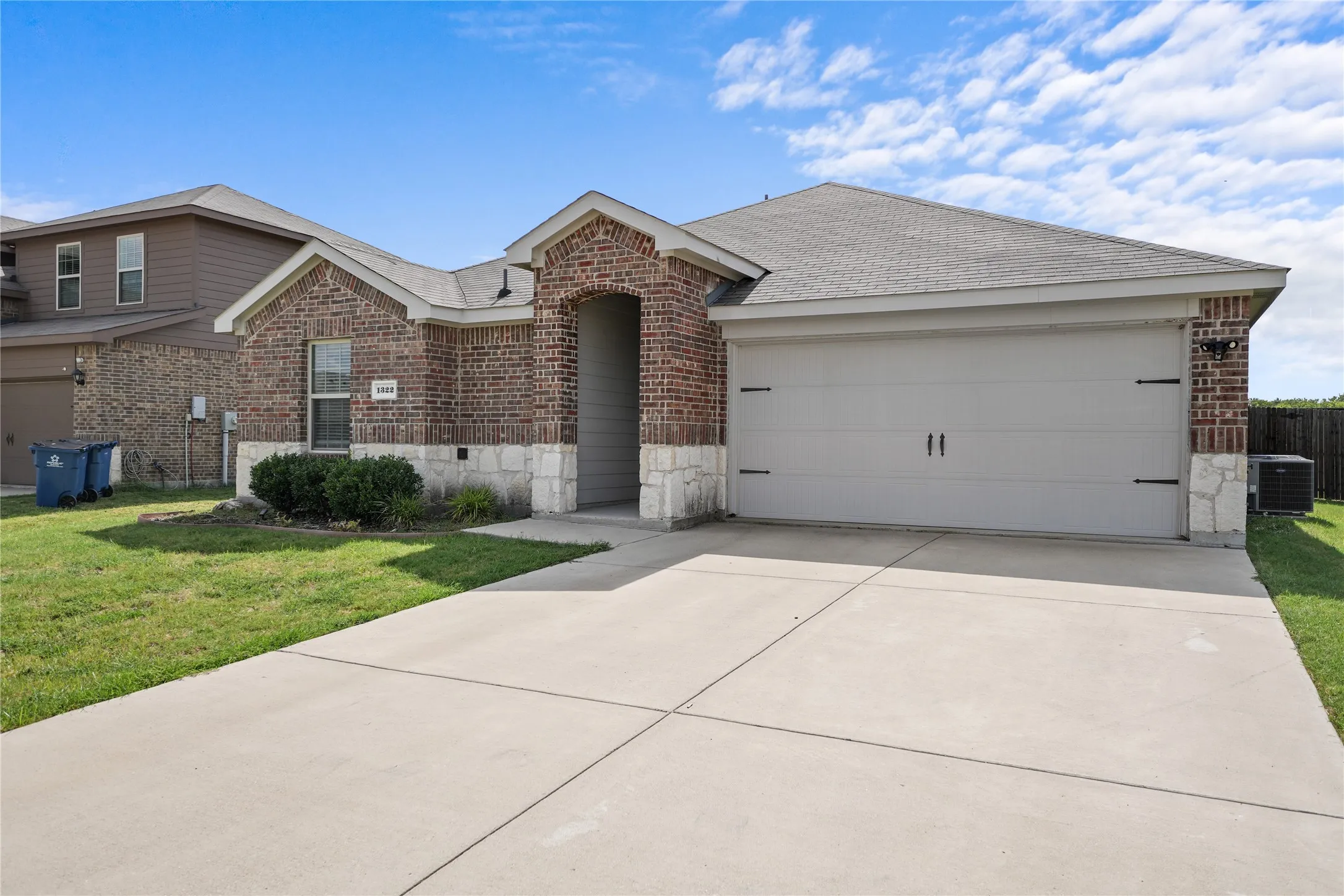 Single Family Residence For Sale in Collin County , 1322 Community Way, Royse City, Texas 75189, 3 Bedroom, 2 Bathroom, 2 Garage spaces, 1,297 Sqft, built in 2021, mls#21349676, Real Estate Agent in Royse City, Homes For Sale in Collin county, Homes For Sale in Royse City, Realtor in Royse City Texas, Real Estate Brokerage Independent Realty Texas, Luminita Cordes Realtor