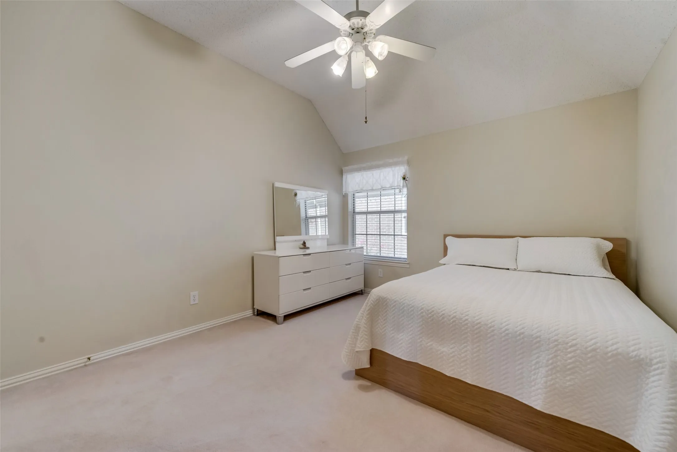 Single Family Residence For Sale in Denton County , 3809 Rockbrook Drive, Carrollton, Texas 75007, 4 Bedroom, 3 Bathroom, 2 Garage spaces, 2,898 Sqft, built in 1993, mls#21349426, Real Estate Agent in Carrollton, Homes For Sale in Denton county, Homes For Sale in Carrollton, Realtor in Carrollton Texas, Real Estate Brokerage Independent Realty Texas, Luminita Cordes Realtor