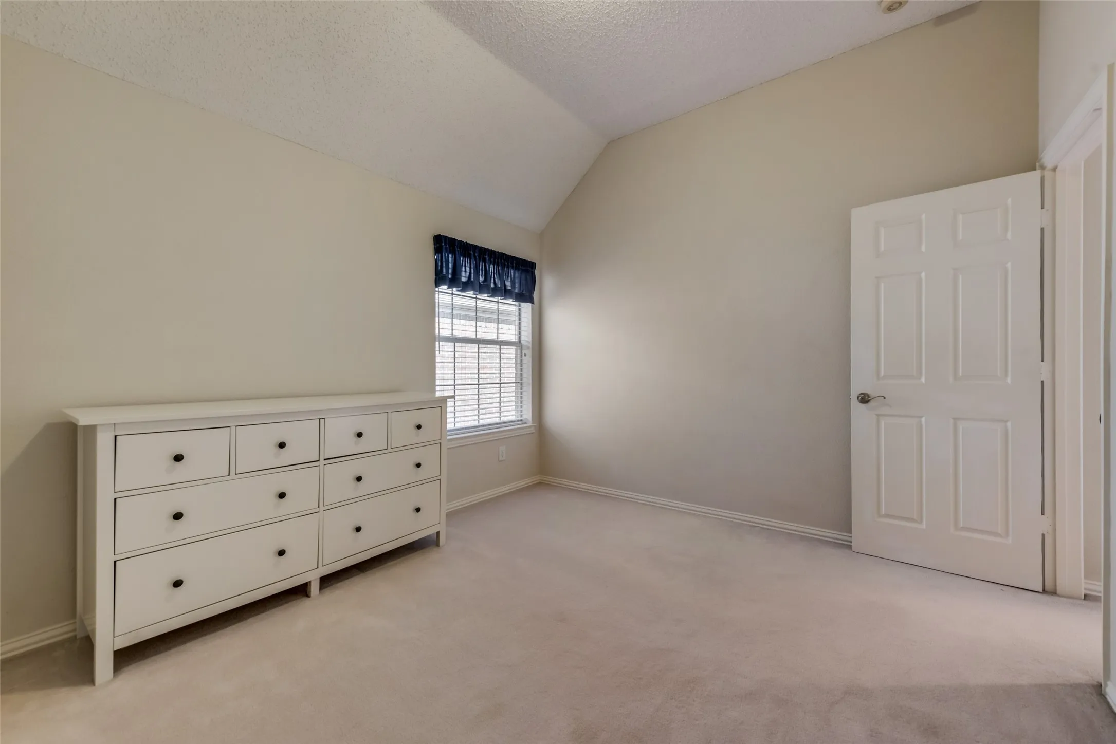 Single Family Residence For Sale in Denton County , 3809 Rockbrook Drive, Carrollton, Texas 75007, 4 Bedroom, 3 Bathroom, 2 Garage spaces, 2,898 Sqft, built in 1993, mls#21349426, Real Estate Agent in Carrollton, Homes For Sale in Denton county, Homes For Sale in Carrollton, Realtor in Carrollton Texas, Real Estate Brokerage Independent Realty Texas, Luminita Cordes Realtor
