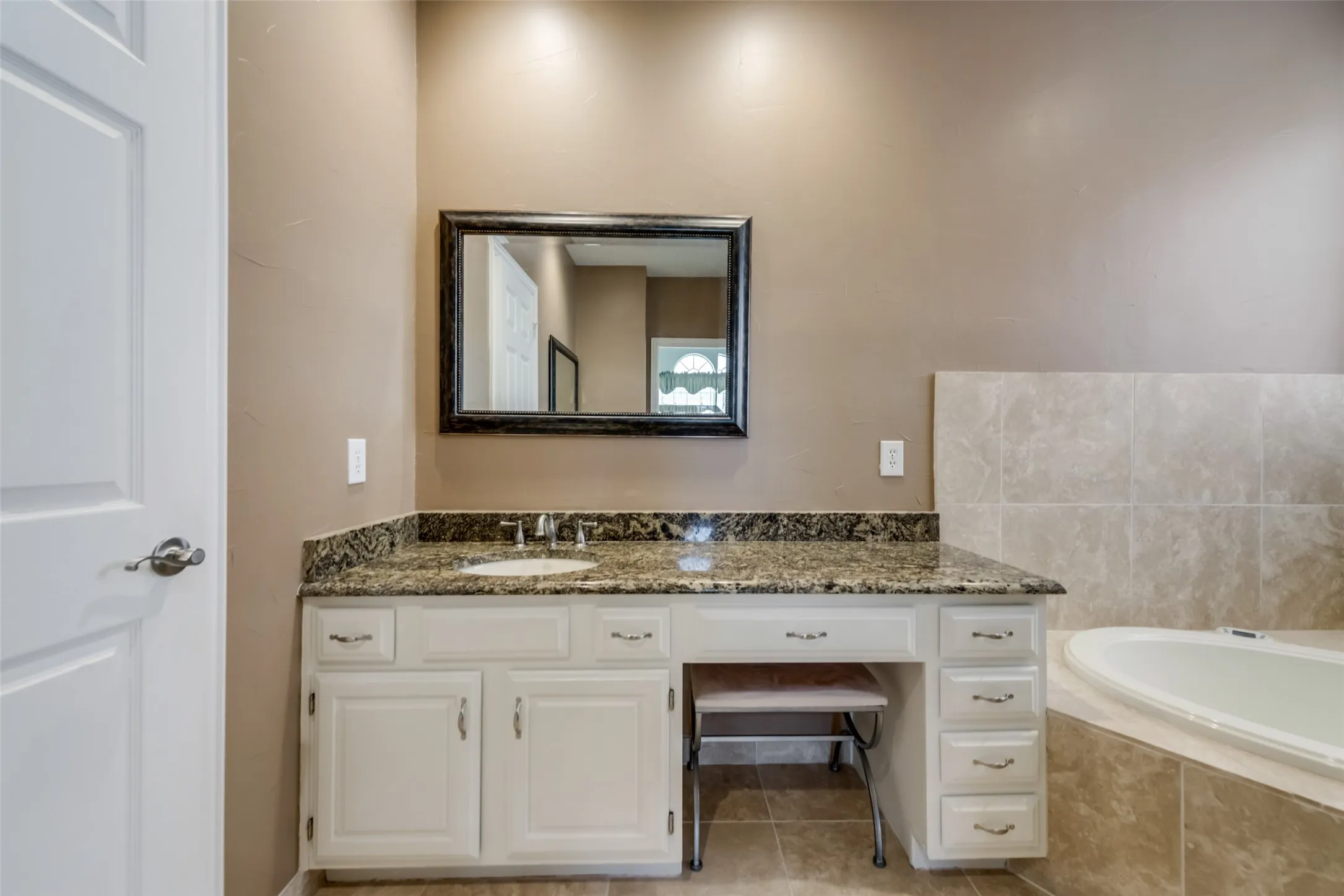 Single Family Residence For Sale in Denton County , 3809 Rockbrook Drive, Carrollton, Texas 75007, 4 Bedroom, 3 Bathroom, 2 Garage spaces, 2,898 Sqft, built in 1993, mls#21349426, Real Estate Agent in Carrollton, Homes For Sale in Denton county, Homes For Sale in Carrollton, Realtor in Carrollton Texas, Real Estate Brokerage Independent Realty Texas, Luminita Cordes Realtor