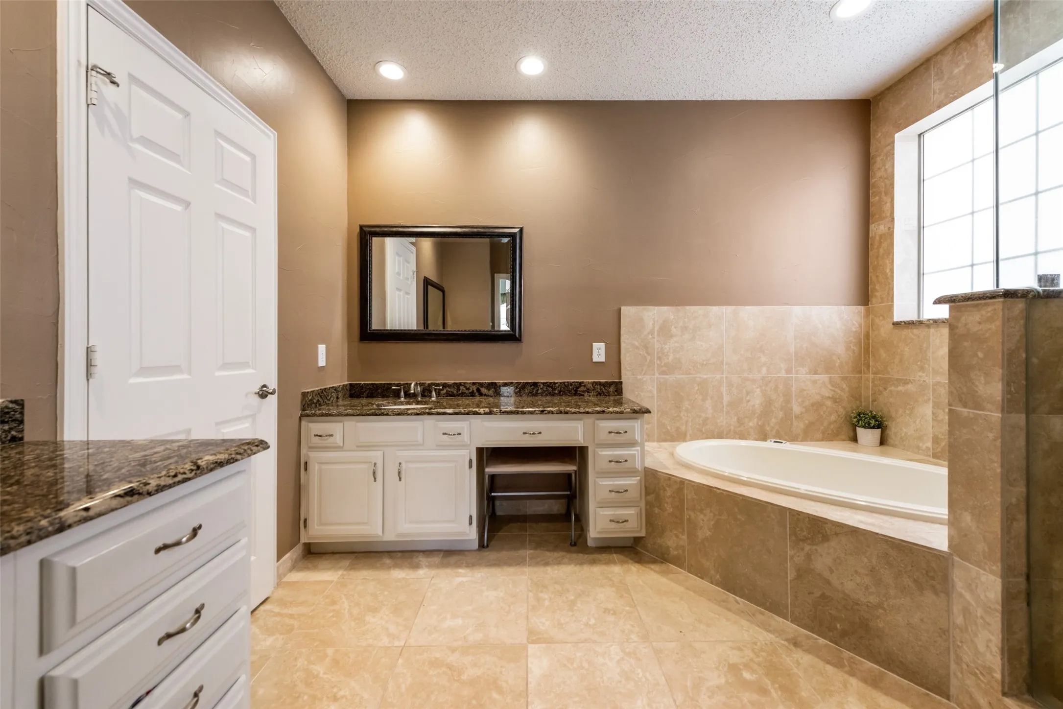 Single Family Residence For Sale in Denton County , 3809 Rockbrook Drive, Carrollton, Texas 75007, 4 Bedroom, 3 Bathroom, 2 Garage spaces, 2,898 Sqft, built in 1993, mls#21349426, Real Estate Agent in Carrollton, Homes For Sale in Denton county, Homes For Sale in Carrollton, Realtor in Carrollton Texas, Real Estate Brokerage Independent Realty Texas, Luminita Cordes Realtor