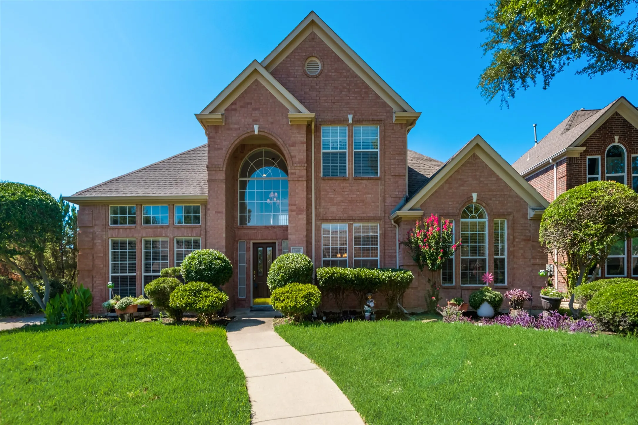 Single Family Residence For Sale in Denton County , 3809 Rockbrook Drive, Carrollton, Texas 75007, 4 Bedroom, 3 Bathroom, 2 Garage spaces, 2,898 Sqft, built in 1993, mls#21349426, Real Estate Agent in Carrollton, Homes For Sale in Denton county, Homes For Sale in Carrollton, Realtor in Carrollton Texas, Real Estate Brokerage Independent Realty Texas, Luminita Cordes Realtor