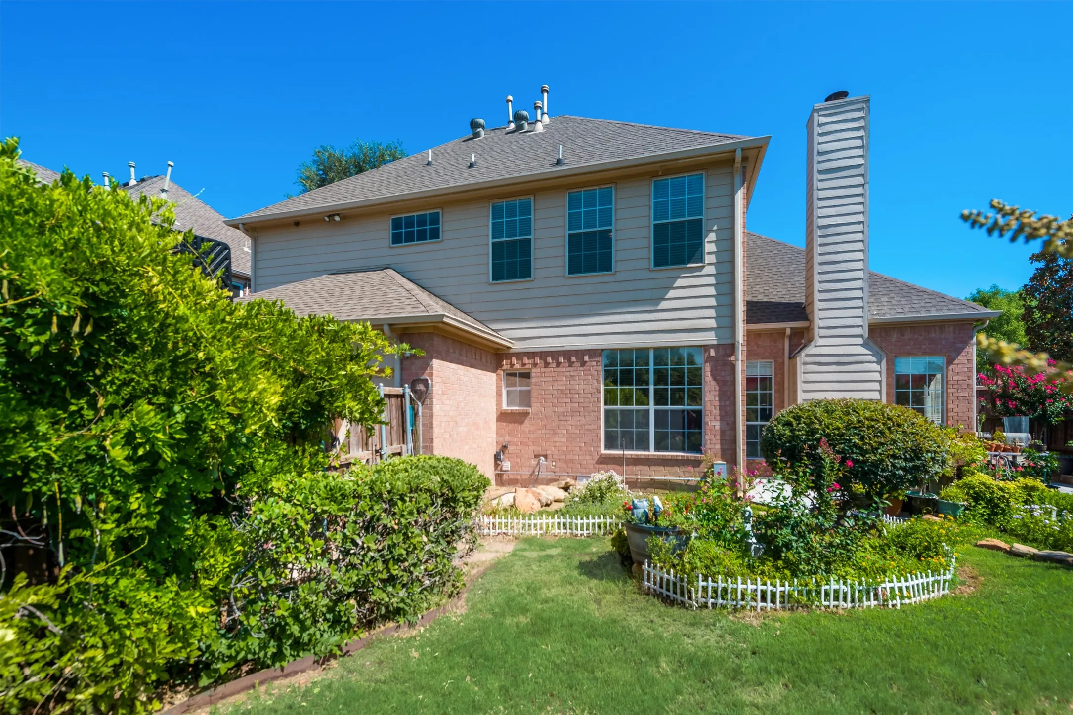 Single Family Residence For Sale in Denton County , 3809 Rockbrook Drive, Carrollton, Texas 75007, 4 Bedroom, 3 Bathroom, 2 Garage spaces, 2,898 Sqft, built in 1993, mls#21349426, Real Estate Agent in Carrollton, Homes For Sale in Denton county, Homes For Sale in Carrollton, Realtor in Carrollton Texas, Real Estate Brokerage Independent Realty Texas, Luminita Cordes Realtor