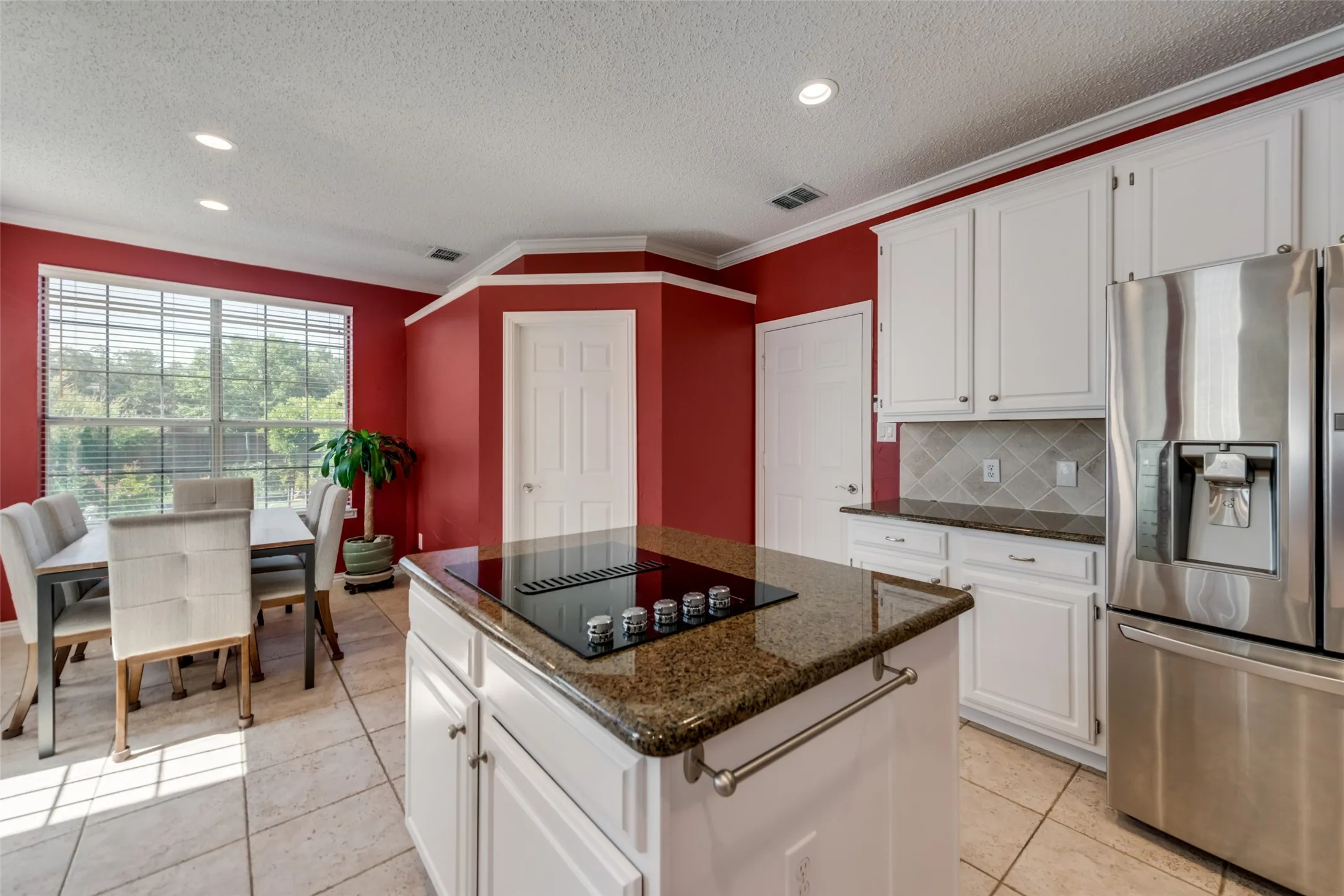 Single Family Residence For Sale in Denton County , 3809 Rockbrook Drive, Carrollton, Texas 75007, 4 Bedroom, 3 Bathroom, 2 Garage spaces, 2,898 Sqft, built in 1993, mls#21349426, Real Estate Agent in Carrollton, Homes For Sale in Denton county, Homes For Sale in Carrollton, Realtor in Carrollton Texas, Real Estate Brokerage Independent Realty Texas, Luminita Cordes Realtor