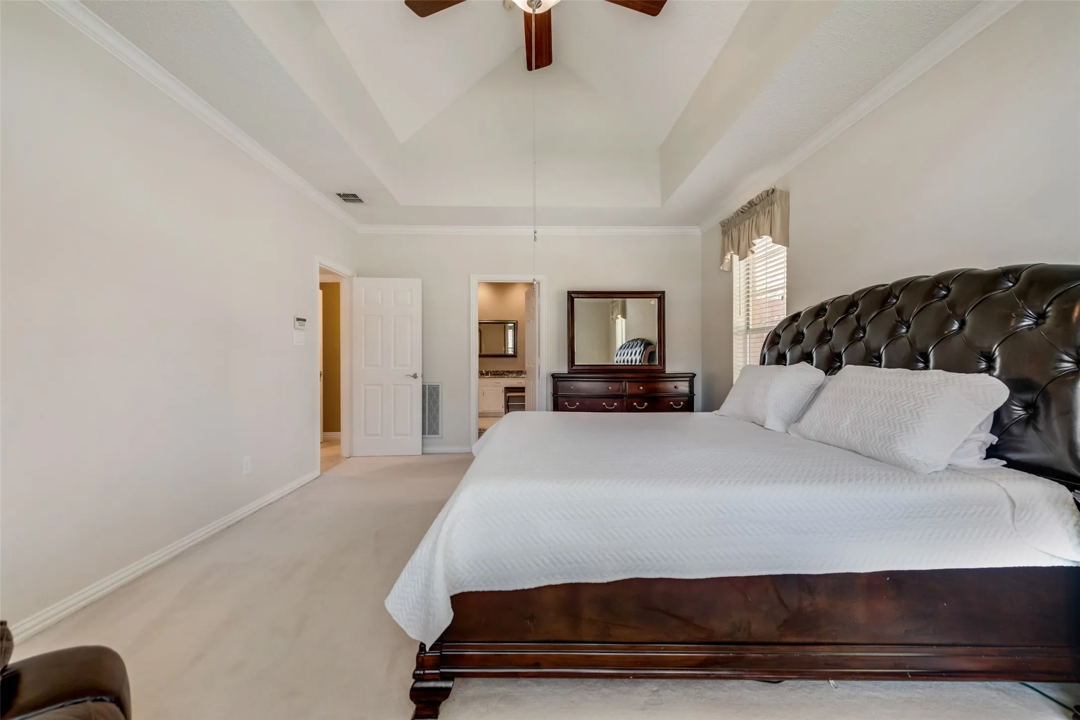 Single Family Residence For Sale in Denton County , 3809 Rockbrook Drive, Carrollton, Texas 75007, 4 Bedroom, 3 Bathroom, 2 Garage spaces, 2,898 Sqft, built in 1993, mls#21349426, Real Estate Agent in Carrollton, Homes For Sale in Denton county, Homes For Sale in Carrollton, Realtor in Carrollton Texas, Real Estate Brokerage Independent Realty Texas, Luminita Cordes Realtor