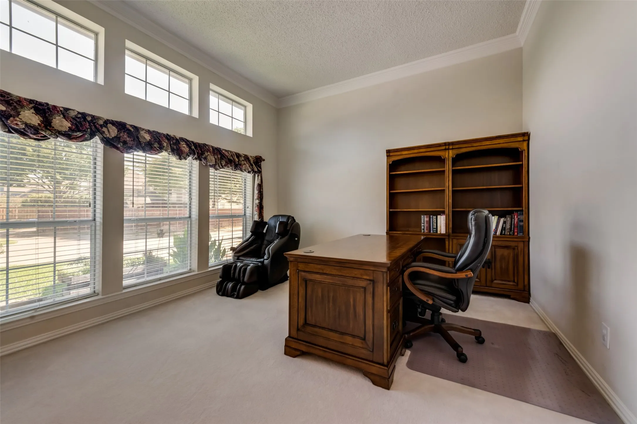 Single Family Residence For Sale in Denton County , 3809 Rockbrook Drive, Carrollton, Texas 75007, 4 Bedroom, 3 Bathroom, 2 Garage spaces, 2,898 Sqft, built in 1993, mls#21349426, Real Estate Agent in Carrollton, Homes For Sale in Denton county, Homes For Sale in Carrollton, Realtor in Carrollton Texas, Real Estate Brokerage Independent Realty Texas, Luminita Cordes Realtor