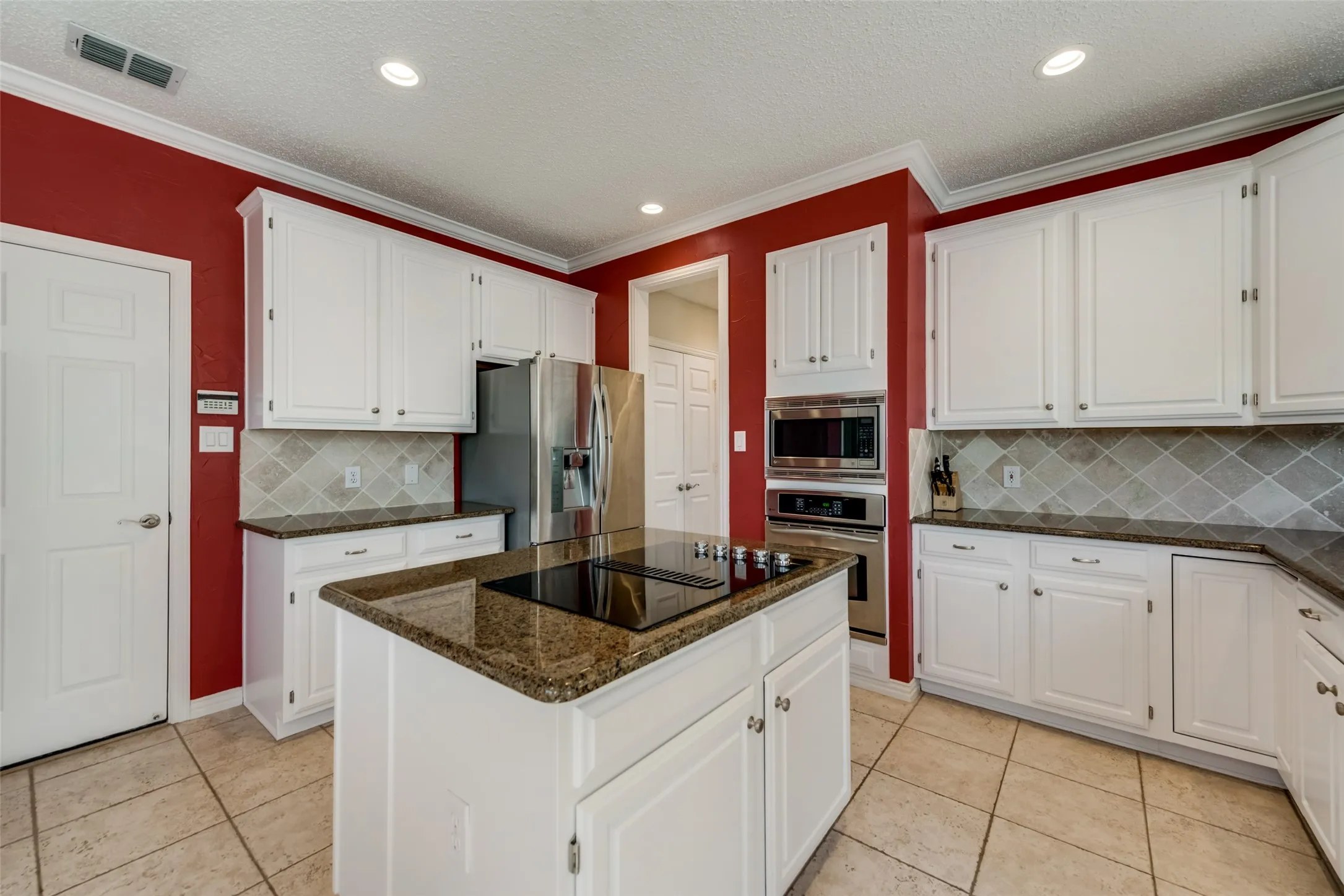 Single Family Residence For Sale in Denton County , 3809 Rockbrook Drive, Carrollton, Texas 75007, 4 Bedroom, 3 Bathroom, 2 Garage spaces, 2,898 Sqft, built in 1993, mls#21349426, Real Estate Agent in Carrollton, Homes For Sale in Denton county, Homes For Sale in Carrollton, Realtor in Carrollton Texas, Real Estate Brokerage Independent Realty Texas, Luminita Cordes Realtor