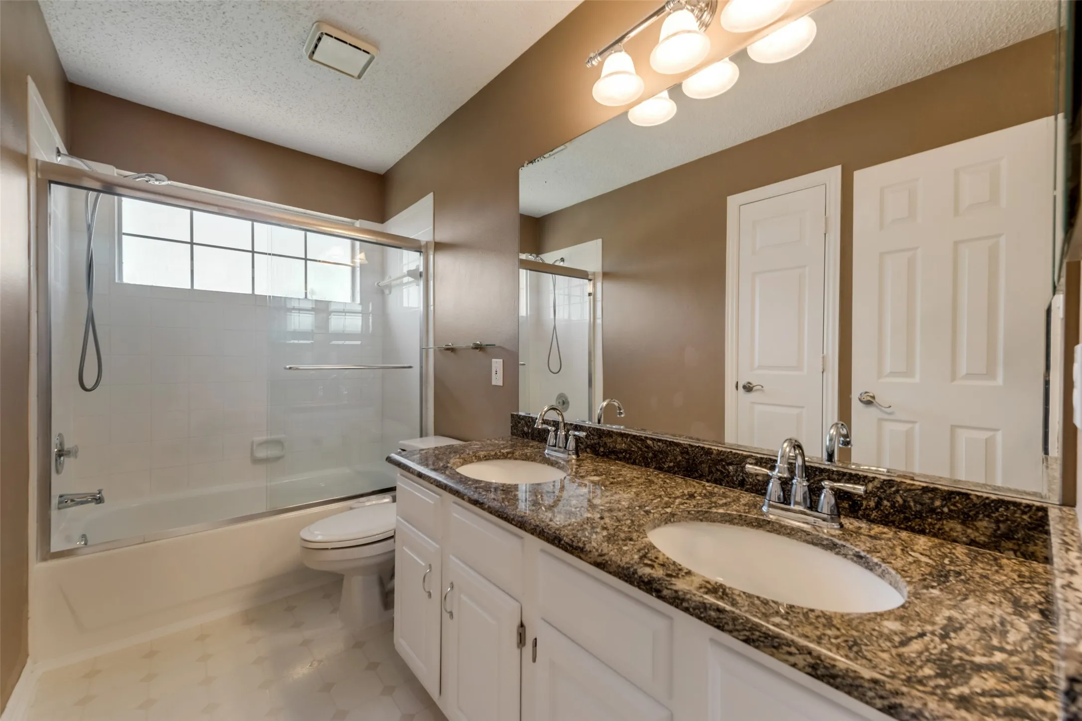 Single Family Residence For Sale in Denton County , 3809 Rockbrook Drive, Carrollton, Texas 75007, 4 Bedroom, 3 Bathroom, 2 Garage spaces, 2,898 Sqft, built in 1993, mls#21349426, Real Estate Agent in Carrollton, Homes For Sale in Denton county, Homes For Sale in Carrollton, Realtor in Carrollton Texas, Real Estate Brokerage Independent Realty Texas, Luminita Cordes Realtor
