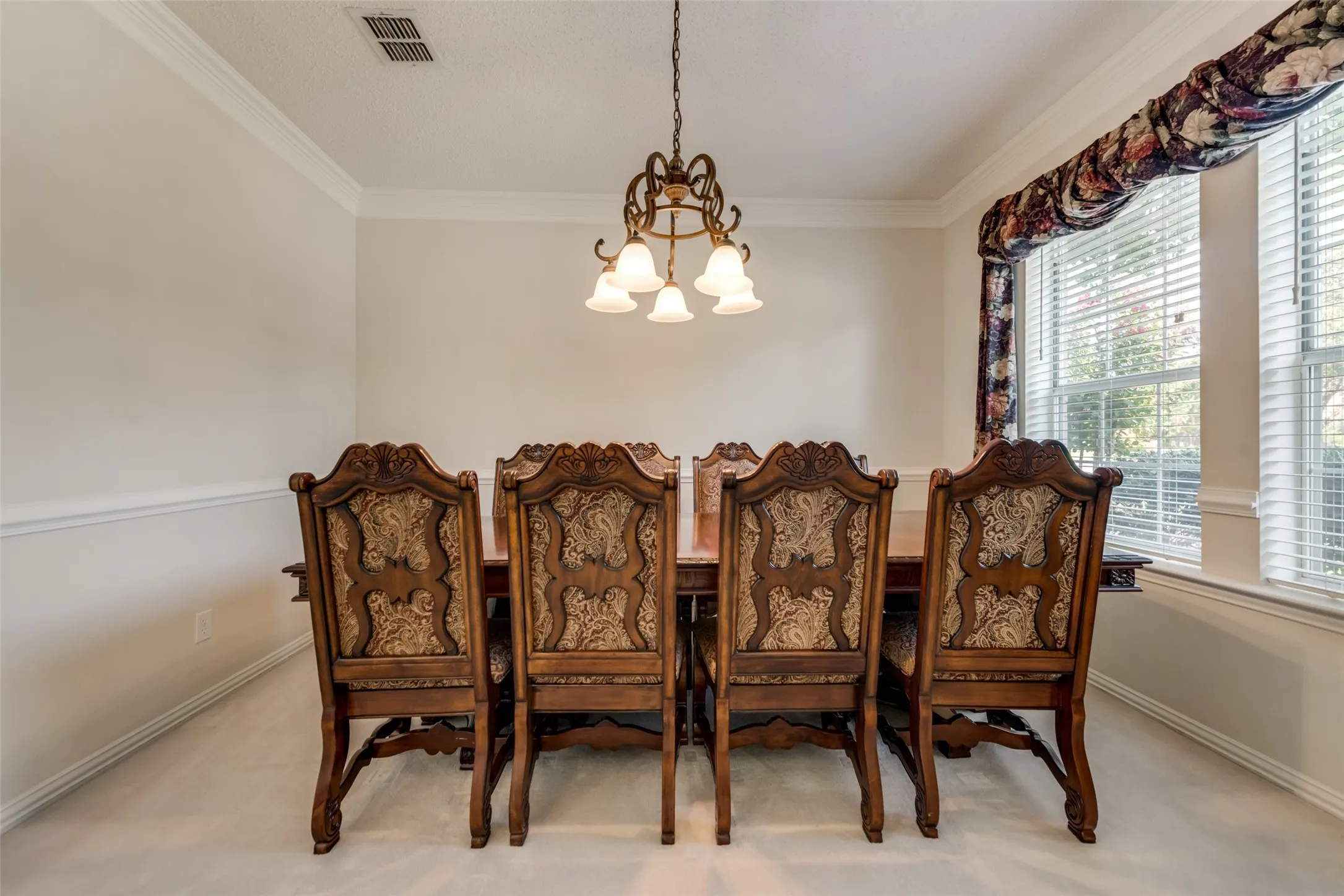 Single Family Residence For Sale in Denton County , 3809 Rockbrook Drive, Carrollton, Texas 75007, 4 Bedroom, 3 Bathroom, 2 Garage spaces, 2,898 Sqft, built in 1993, mls#21349426, Real Estate Agent in Carrollton, Homes For Sale in Denton county, Homes For Sale in Carrollton, Realtor in Carrollton Texas, Real Estate Brokerage Independent Realty Texas, Luminita Cordes Realtor