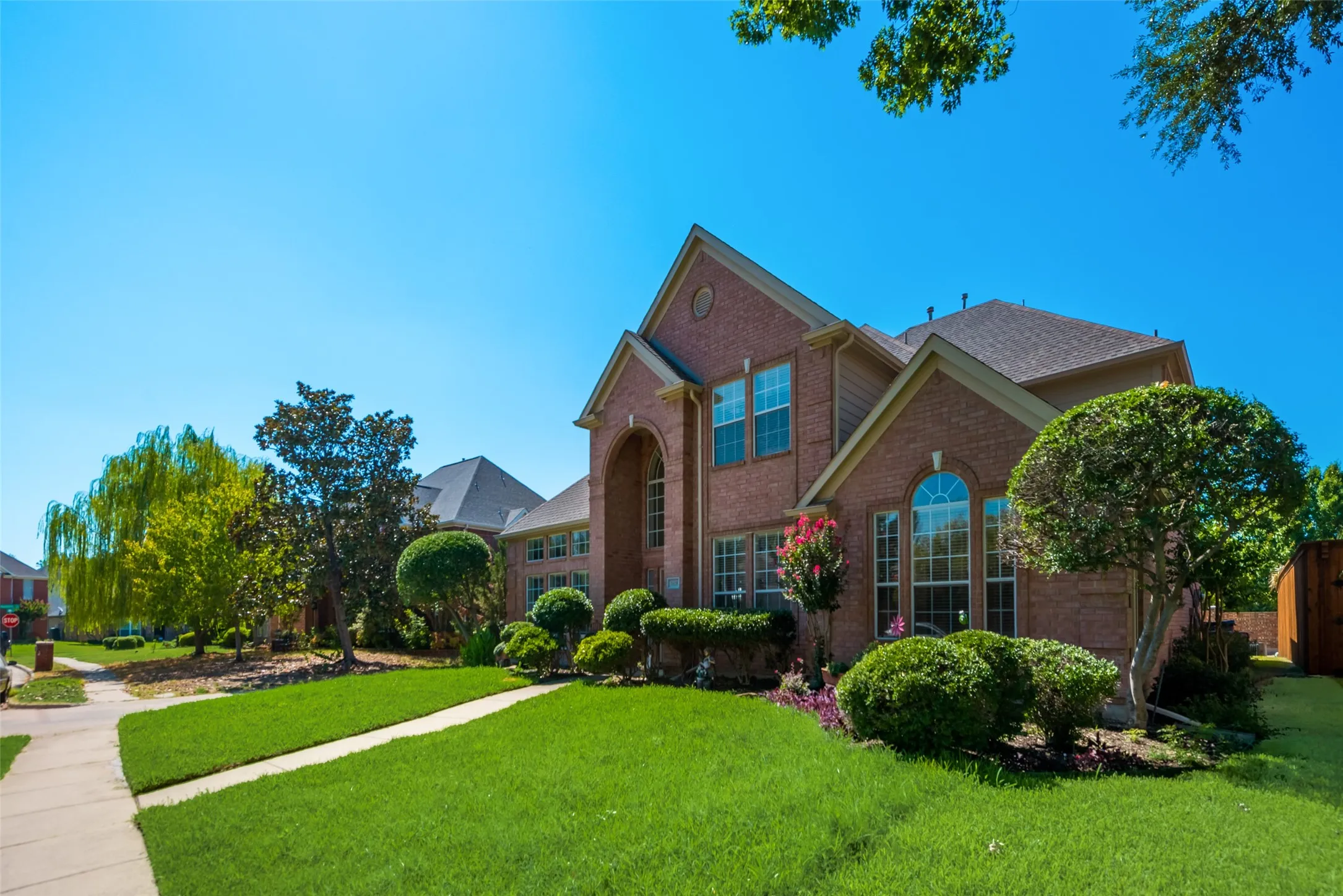 Single Family Residence For Sale in Denton County , 3809 Rockbrook Drive, Carrollton, Texas 75007, 4 Bedroom, 3 Bathroom, 2 Garage spaces, 2,898 Sqft, built in 1993, mls#21349426, Real Estate Agent in Carrollton, Homes For Sale in Denton county, Homes For Sale in Carrollton, Realtor in Carrollton Texas, Real Estate Brokerage Independent Realty Texas, Luminita Cordes Realtor