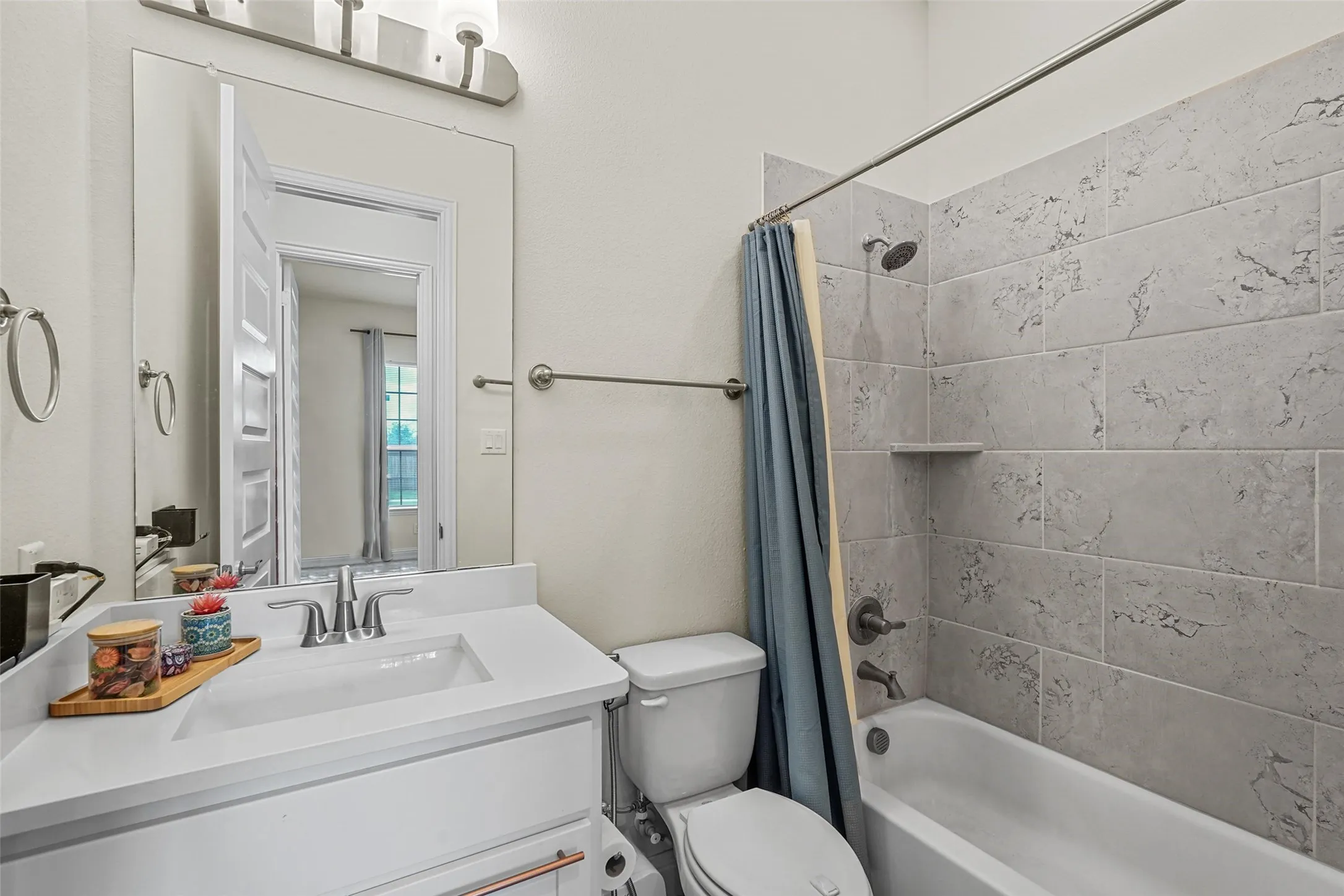 Single Family Residence For Rent in Collin County , 3206 Mattie Grey Lane, Melissa, Texas 75454, 4 Bedroom, 3 Bathroom, 2 Garage spaces, 2,374 Sqft, built in 2021, mls#21349703, Real Estate Agent in Melissa, Homes For Rent in Collin county, Homes For Rent in Melissa, Realtor in Melissa Texas, Real Estate Brokerage Independent Realty Texas, Luminita Cordes Realtor