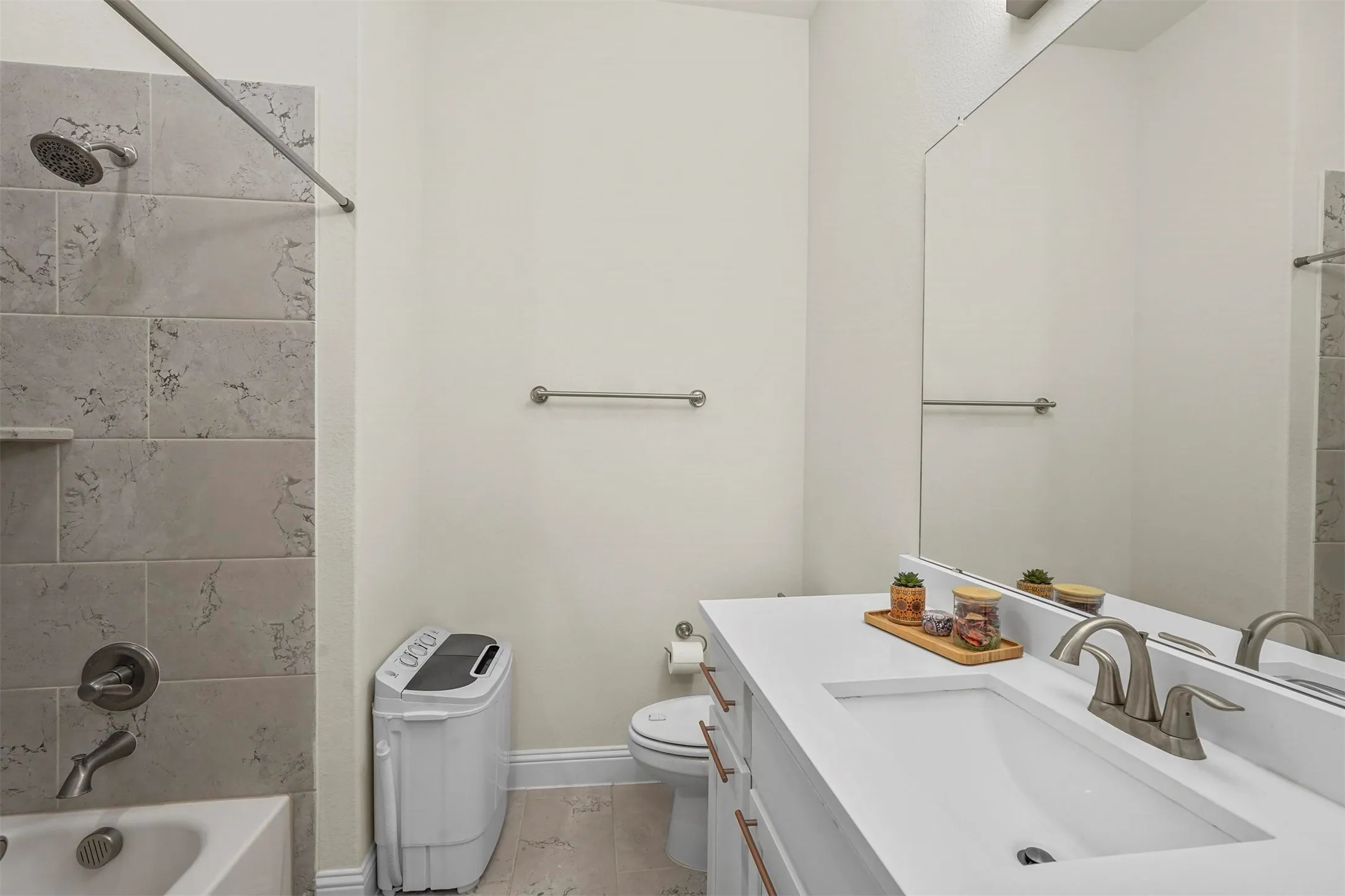 Single Family Residence For Rent in Collin County , 3206 Mattie Grey Lane, Melissa, Texas 75454, 4 Bedroom, 3 Bathroom, 2 Garage spaces, 2,374 Sqft, built in 2021, mls#21349703, Real Estate Agent in Melissa, Homes For Rent in Collin county, Homes For Rent in Melissa, Realtor in Melissa Texas, Real Estate Brokerage Independent Realty Texas, Luminita Cordes Realtor