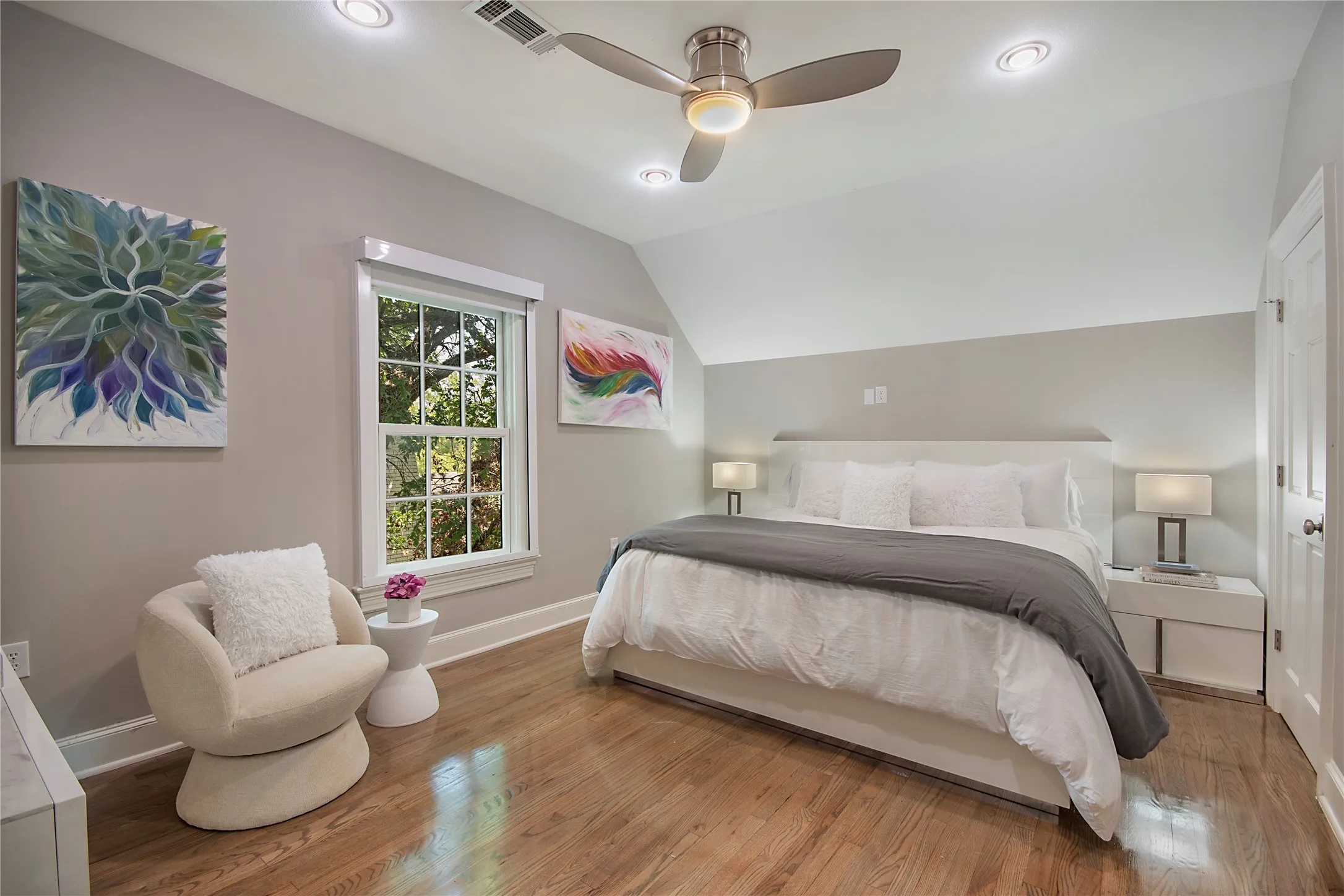 Single Family Residence For Sale in Dallas County , 3210 Beverly Drive, Highland Park, Texas 75205, 6 Bedroom, 7 Bathroom, 2 Garage spaces, 5,969 Sqft, built in 1941, mls#21349580, Real Estate Agent in Highland Park, Homes For Sale in Dallas county, Homes For Sale in Highland Park, Realtor in Highland Park Texas, Real Estate Brokerage Independent Realty Texas, Luminita Cordes Realtor