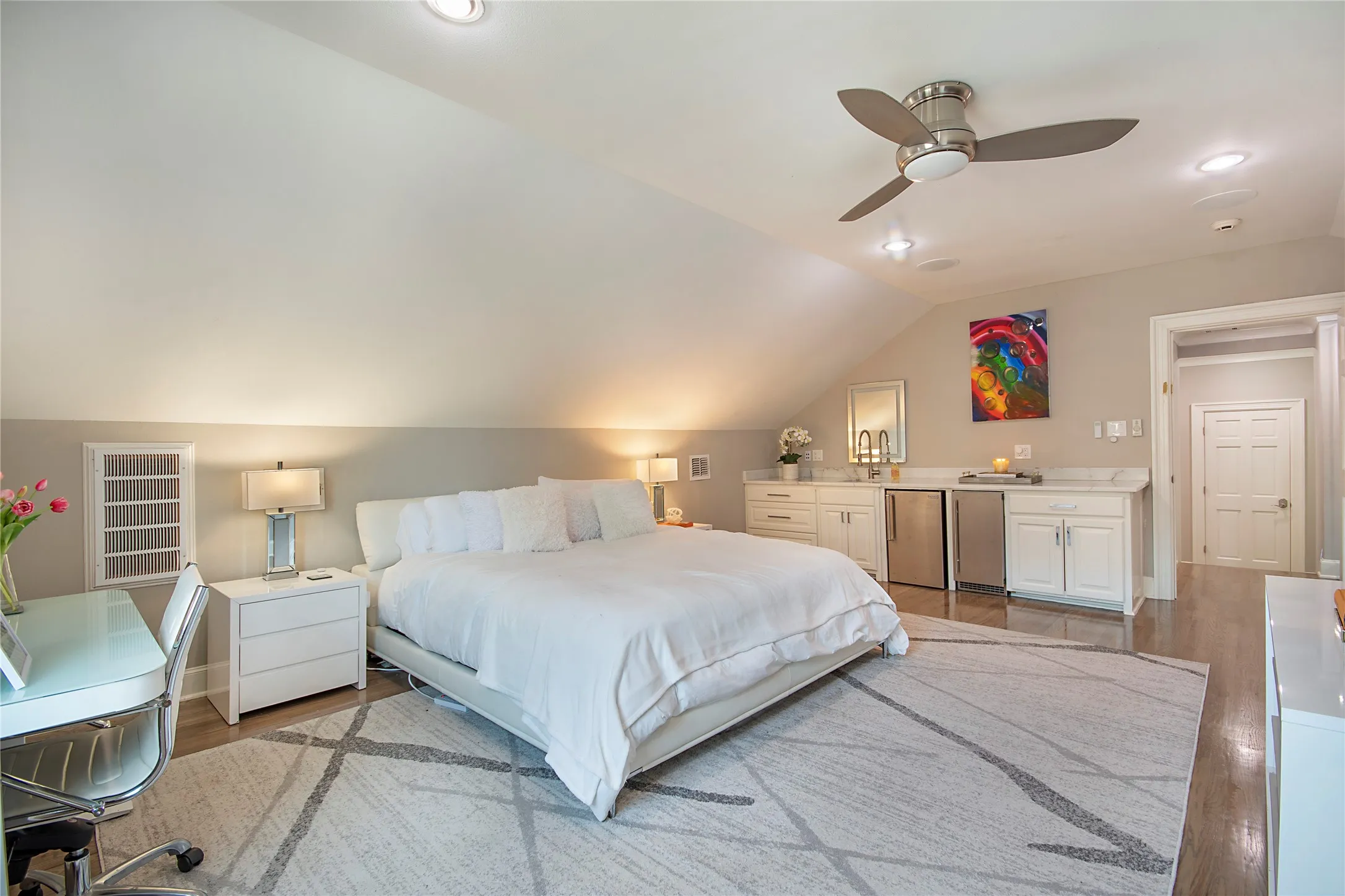 Single Family Residence For Sale in Dallas County , 3210 Beverly Drive, Highland Park, Texas 75205, 6 Bedroom, 7 Bathroom, 2 Garage spaces, 5,969 Sqft, built in 1941, mls#21349580, Real Estate Agent in Highland Park, Homes For Sale in Dallas county, Homes For Sale in Highland Park, Realtor in Highland Park Texas, Real Estate Brokerage Independent Realty Texas, Luminita Cordes Realtor