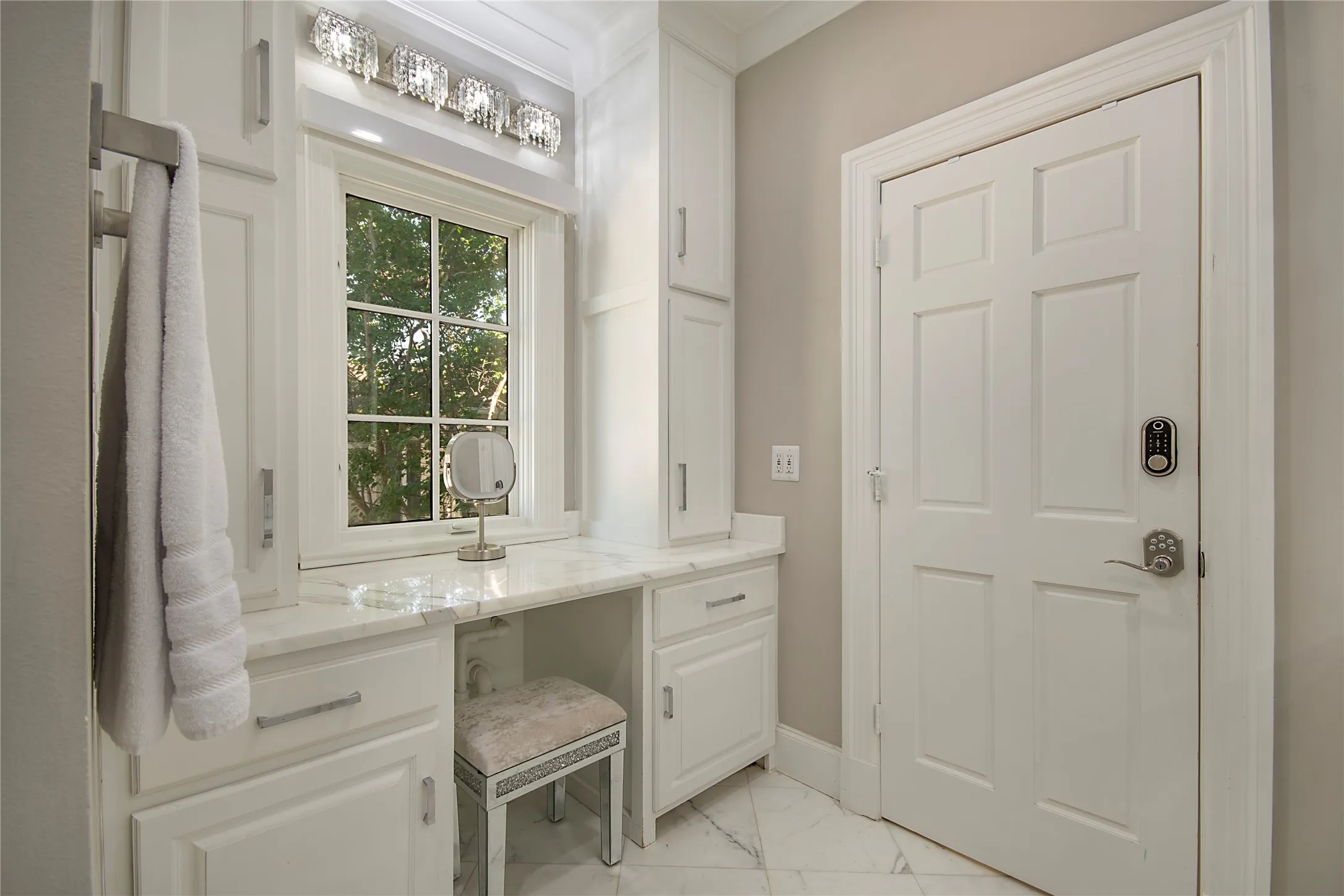 Single Family Residence For Sale in Dallas County , 3210 Beverly Drive, Highland Park, Texas 75205, 6 Bedroom, 7 Bathroom, 2 Garage spaces, 5,969 Sqft, built in 1941, mls#21349580, Real Estate Agent in Highland Park, Homes For Sale in Dallas county, Homes For Sale in Highland Park, Realtor in Highland Park Texas, Real Estate Brokerage Independent Realty Texas, Luminita Cordes Realtor