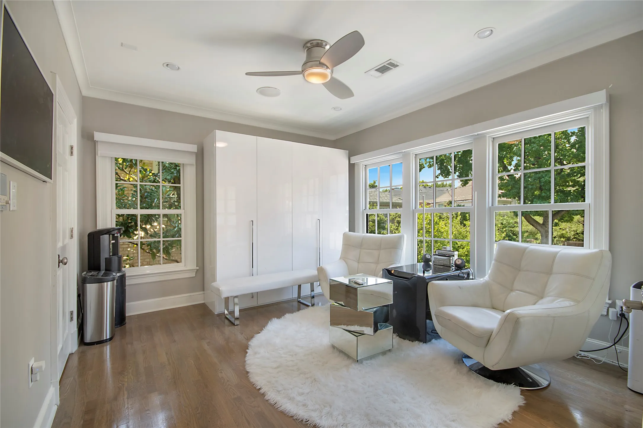 Single Family Residence For Sale in Dallas County , 3210 Beverly Drive, Highland Park, Texas 75205, 6 Bedroom, 7 Bathroom, 2 Garage spaces, 5,969 Sqft, built in 1941, mls#21349580, Real Estate Agent in Highland Park, Homes For Sale in Dallas county, Homes For Sale in Highland Park, Realtor in Highland Park Texas, Real Estate Brokerage Independent Realty Texas, Luminita Cordes Realtor