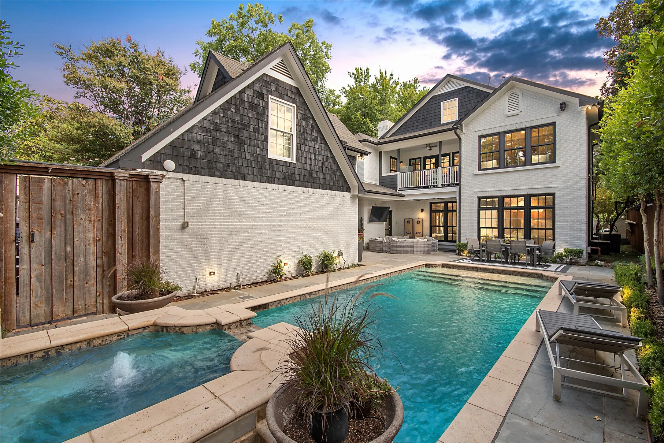 Single Family Residence For Sale in Dallas County , 3210 Beverly Drive, Highland Park, Texas 75205, 6 Bedroom, 7 Bathroom, 2 Garage spaces, 5,969 Sqft, built in 1941, mls#21349580, Real Estate Agent in Highland Park, Homes For Sale in Dallas county, Homes For Sale in Highland Park, Realtor in Highland Park Texas, Real Estate Brokerage Independent Realty Texas, Luminita Cordes Realtor