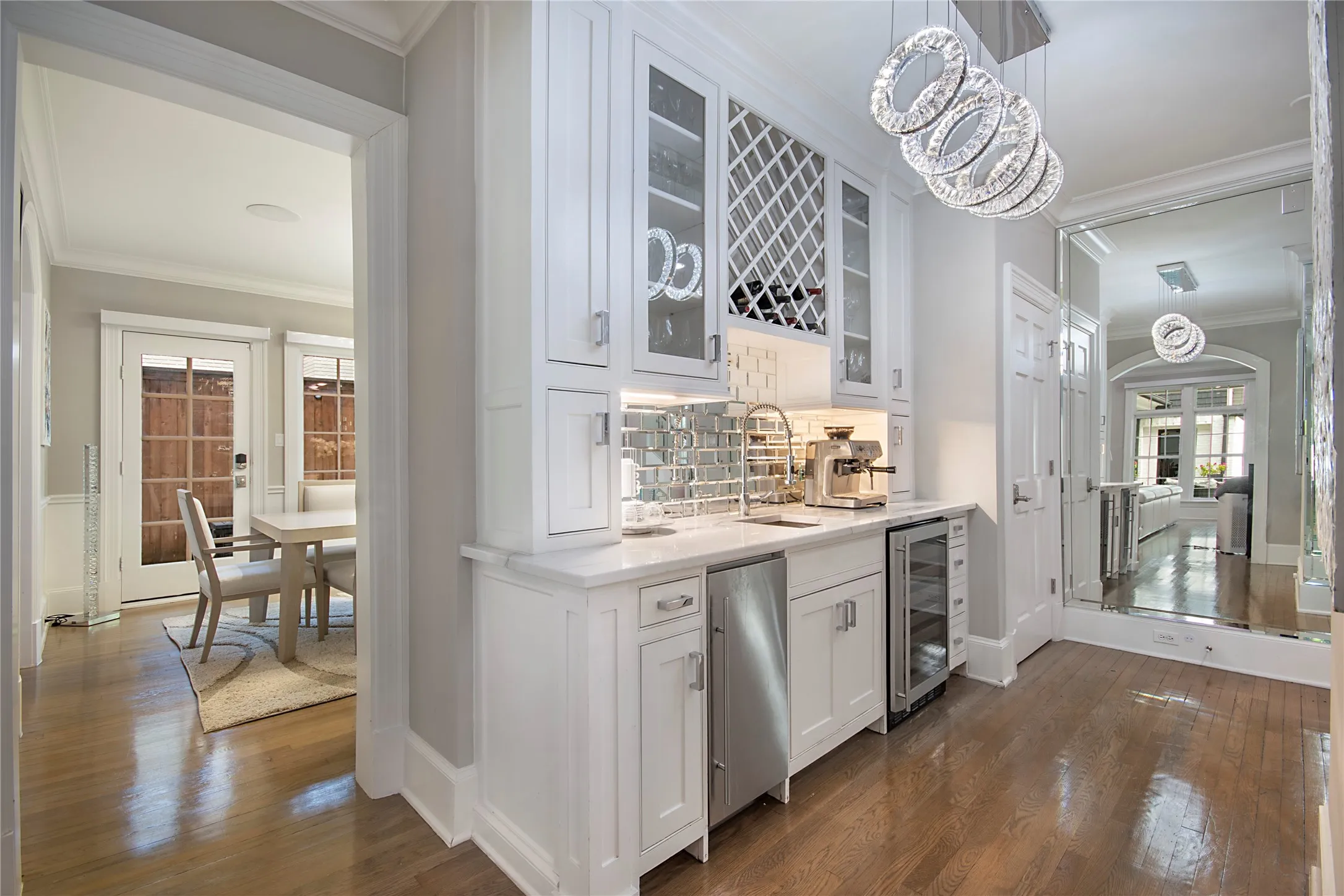 Single Family Residence For Sale in Dallas County , 3210 Beverly Drive, Highland Park, Texas 75205, 6 Bedroom, 7 Bathroom, 2 Garage spaces, 5,969 Sqft, built in 1941, mls#21349580, Real Estate Agent in Highland Park, Homes For Sale in Dallas county, Homes For Sale in Highland Park, Realtor in Highland Park Texas, Real Estate Brokerage Independent Realty Texas, Luminita Cordes Realtor